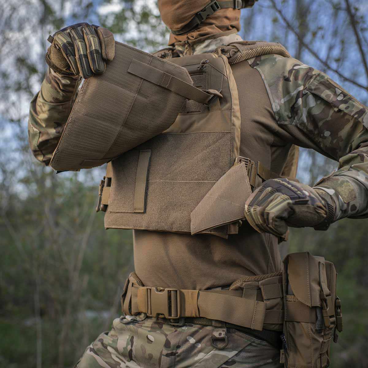 Taktická vesta typu Plate Carrier M-Tac Cuirass Fast QRS - Coyote - pro pláty L/XL