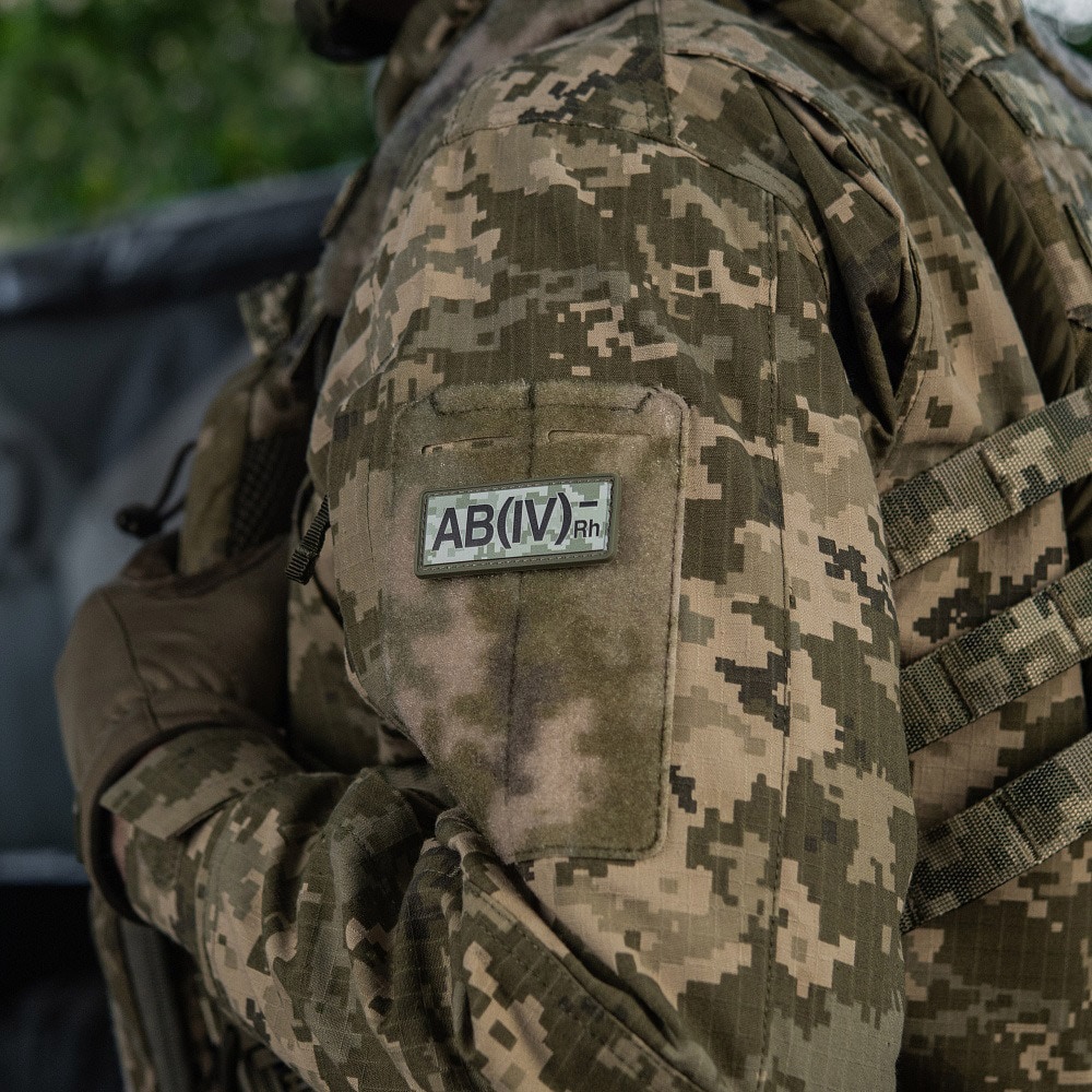 Nášivka M-Tac s krevní skupinou AB (IV) Rh− PVC – MM14