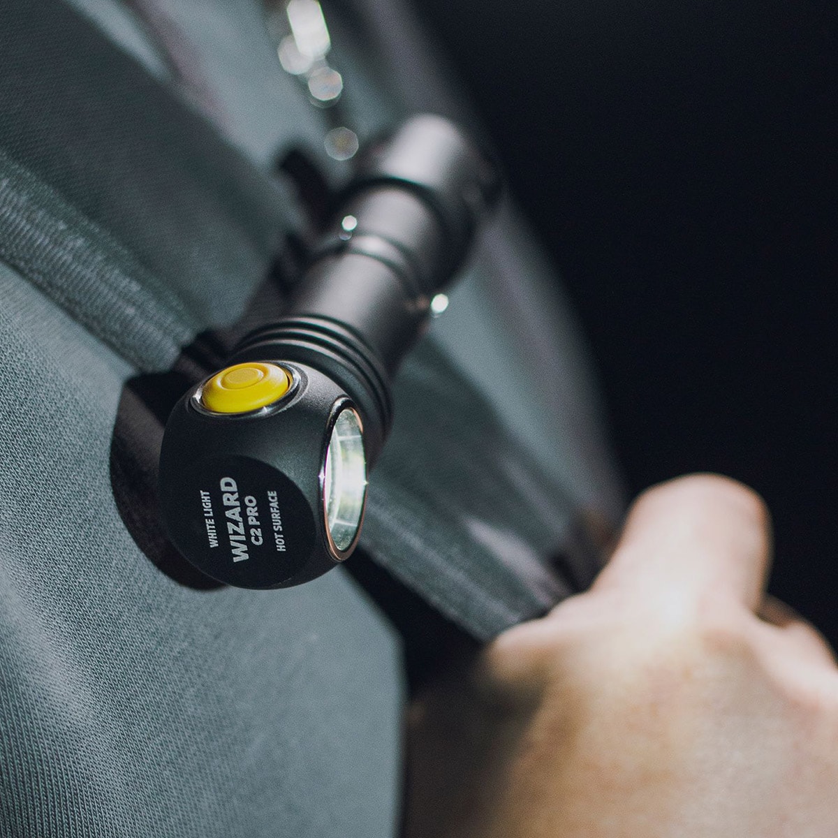 Svítilna čelová a úhlová Armytek Wizard C2 Pro Magnet USB Warm 3w1 - 2330 lumenů