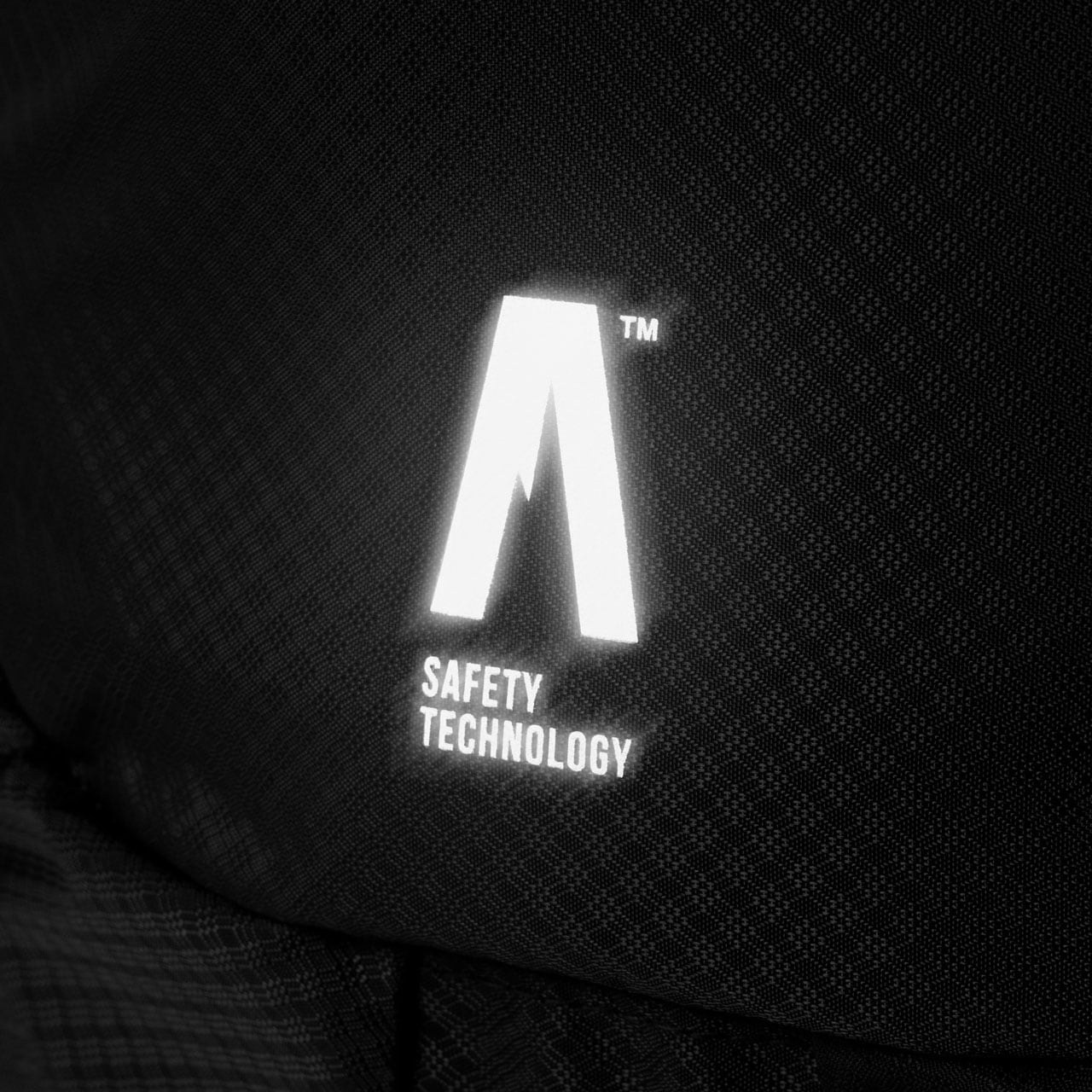 Batoh Alpinus Lecco II 30 l – Černý