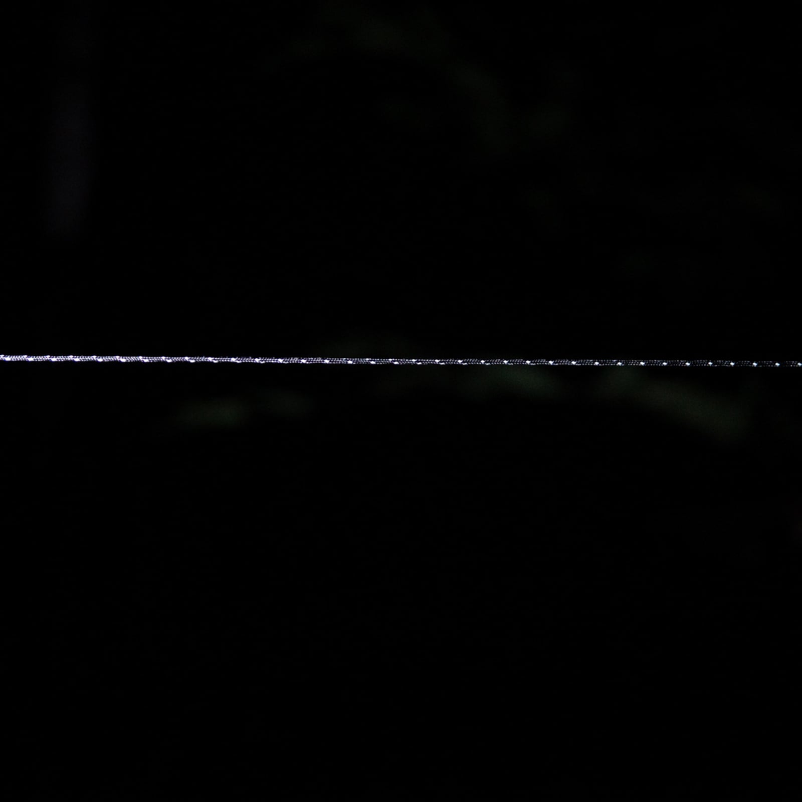 Závěs na stanovou plachtu Tigerwood Reflective Black Silk 7 m