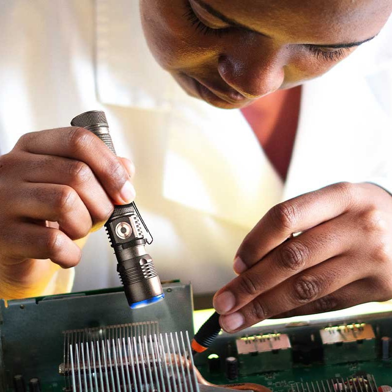 Svítilna NightSearcher Zoom 600R - 600 lumenů