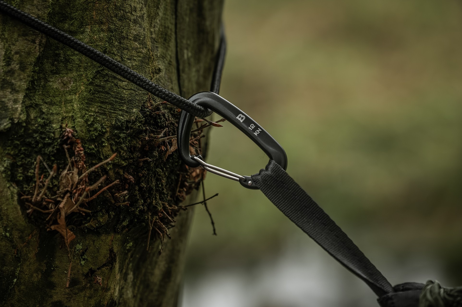 Karabina Badger Outdoor 12KN na houpací síť - černá