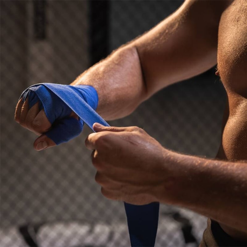 Boxerské bandáže DBX Bushido na ruce a zápěstí 2 x 4 m - Modré