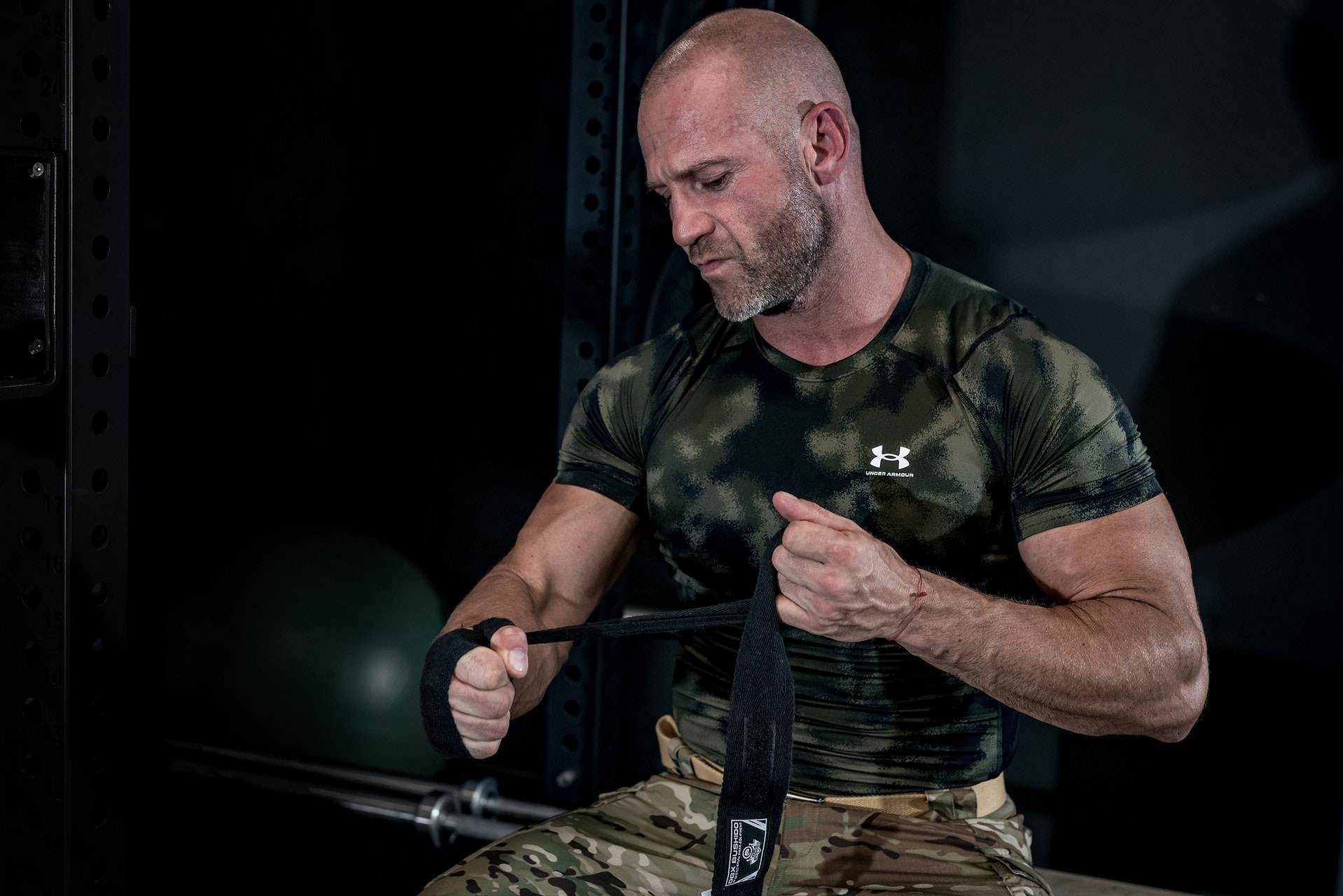 Boxerské bandáže DBX Bushido na ruce a zápěstí 2 x 2 m - Černé