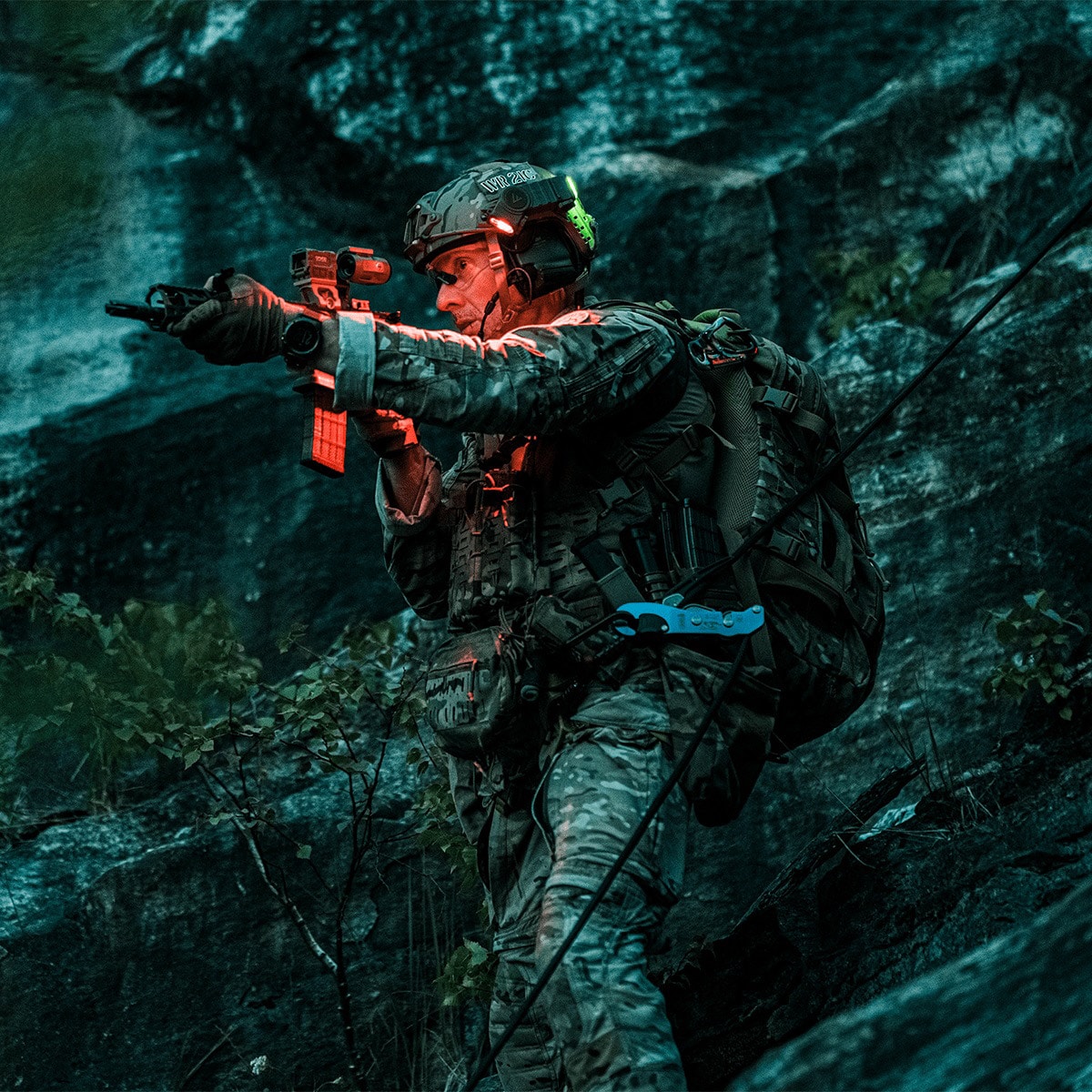 Svítilna na helmu Mactronic Storm 1LP - 90 lumenů