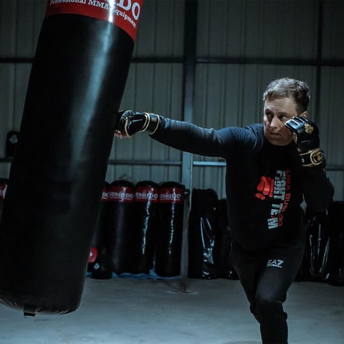 Rukavice pro MMA DBX Bushido E1V8 - Černé/Zlaté