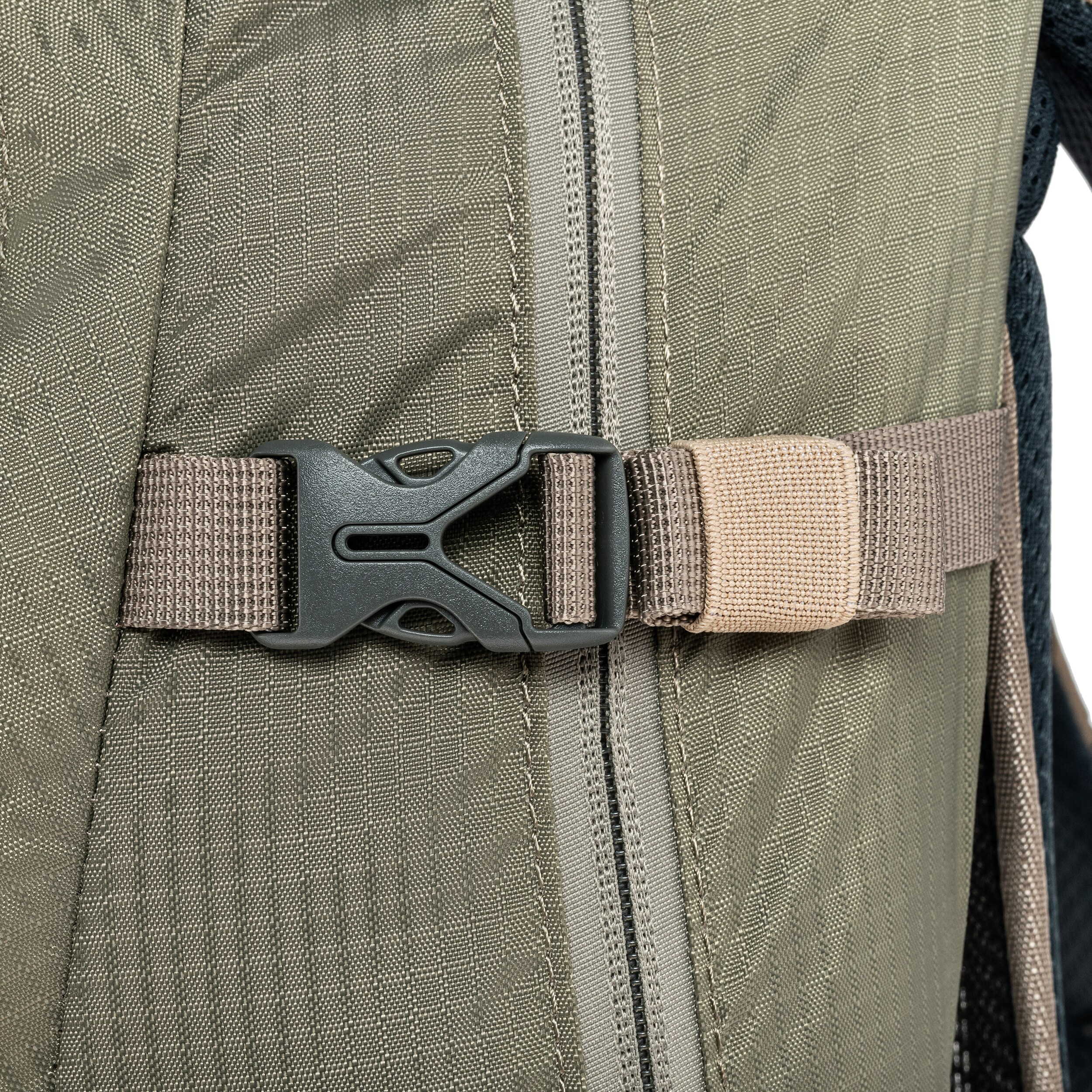 Batoh Alpinus Muddus 30 l – Pískově zelený