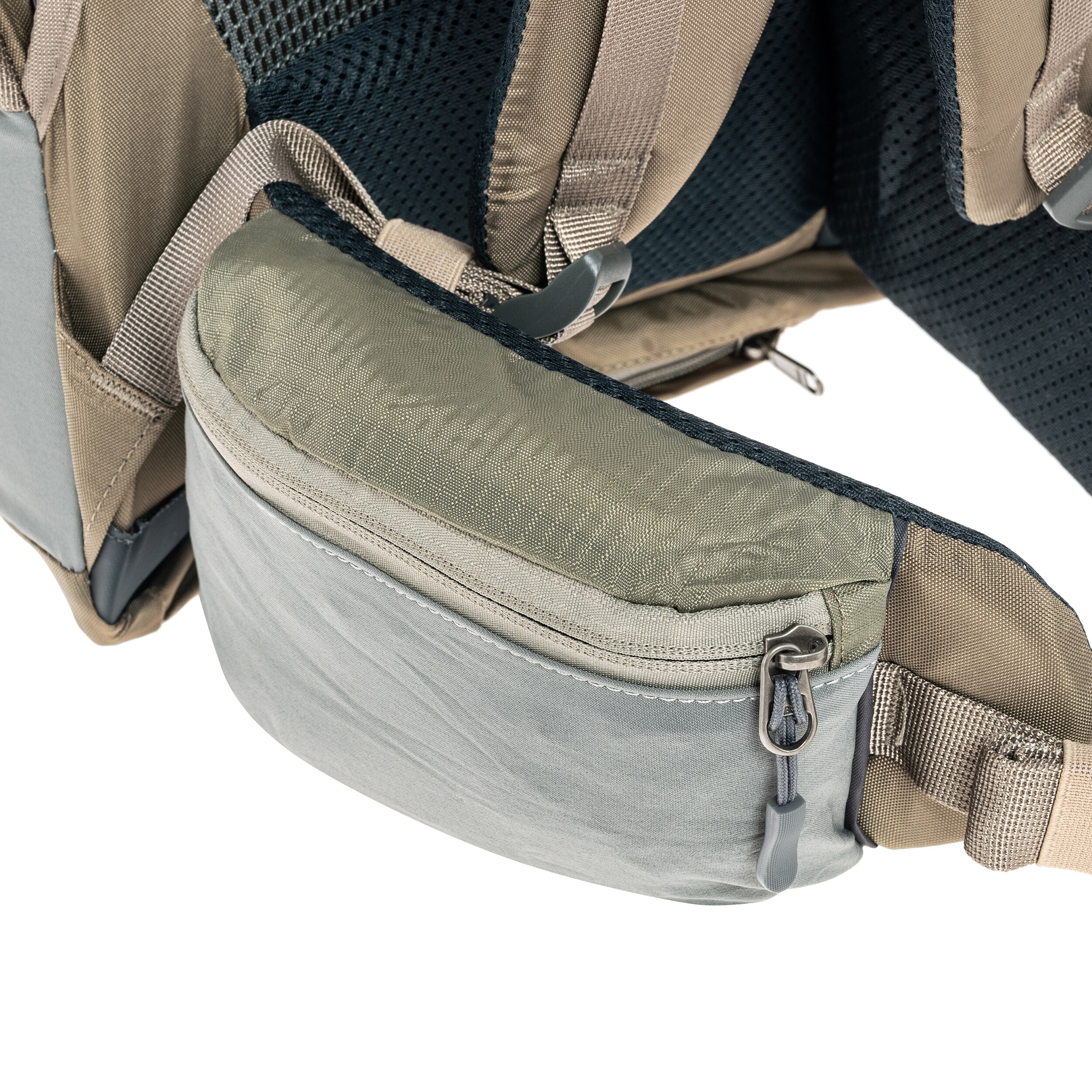 Batoh Alpinus Muddus 30 l – Pískově zelený