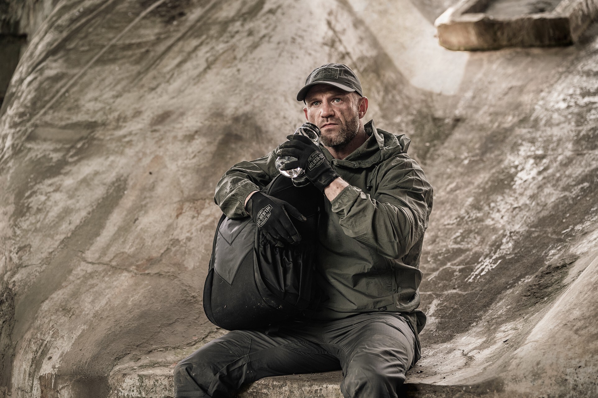 Evakuační batoh Helikon Bail Out Bag 25 l Black – s vybavením