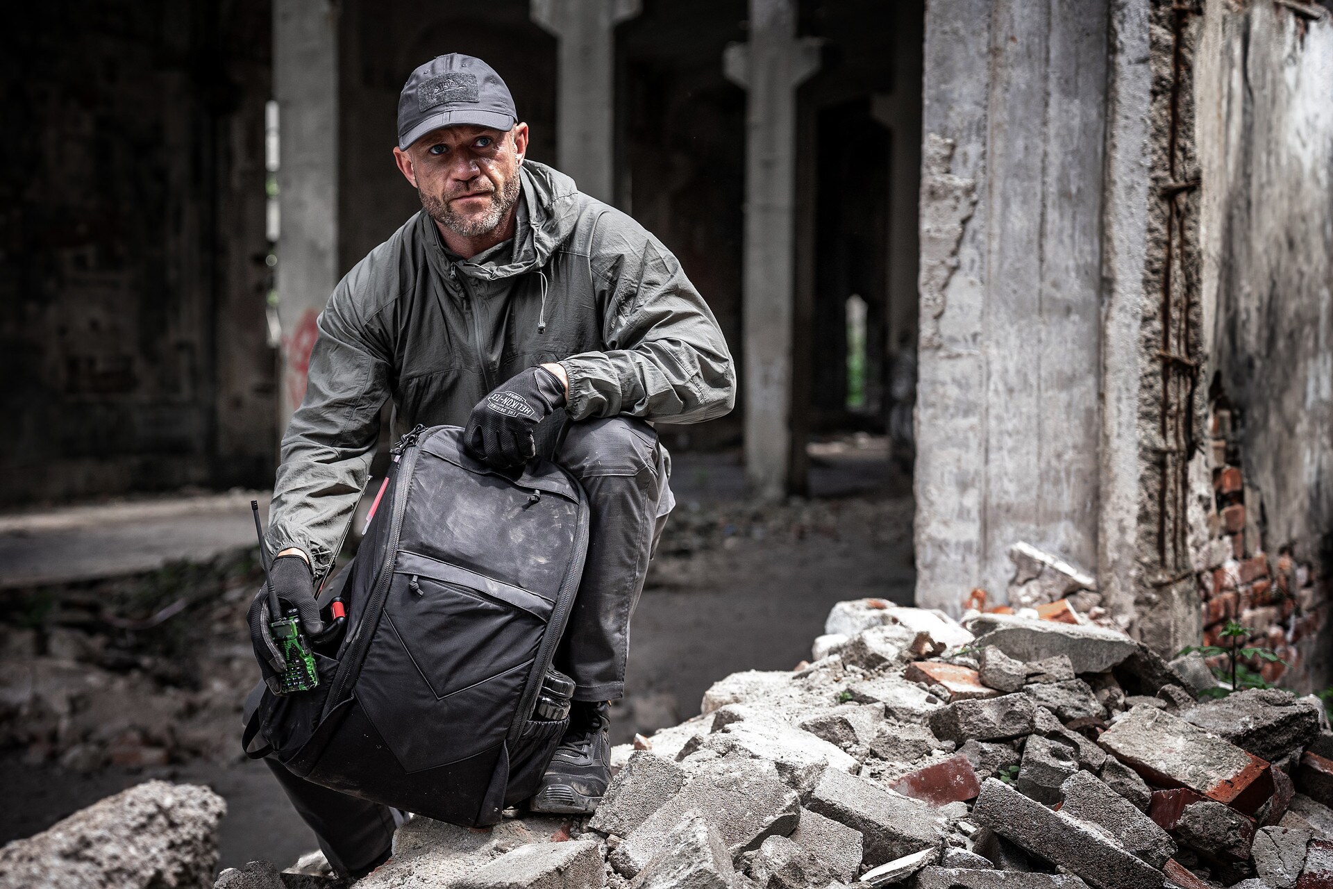 Evakuační batoh Helikon Bail Out Bag 25 l Black – s vybavením