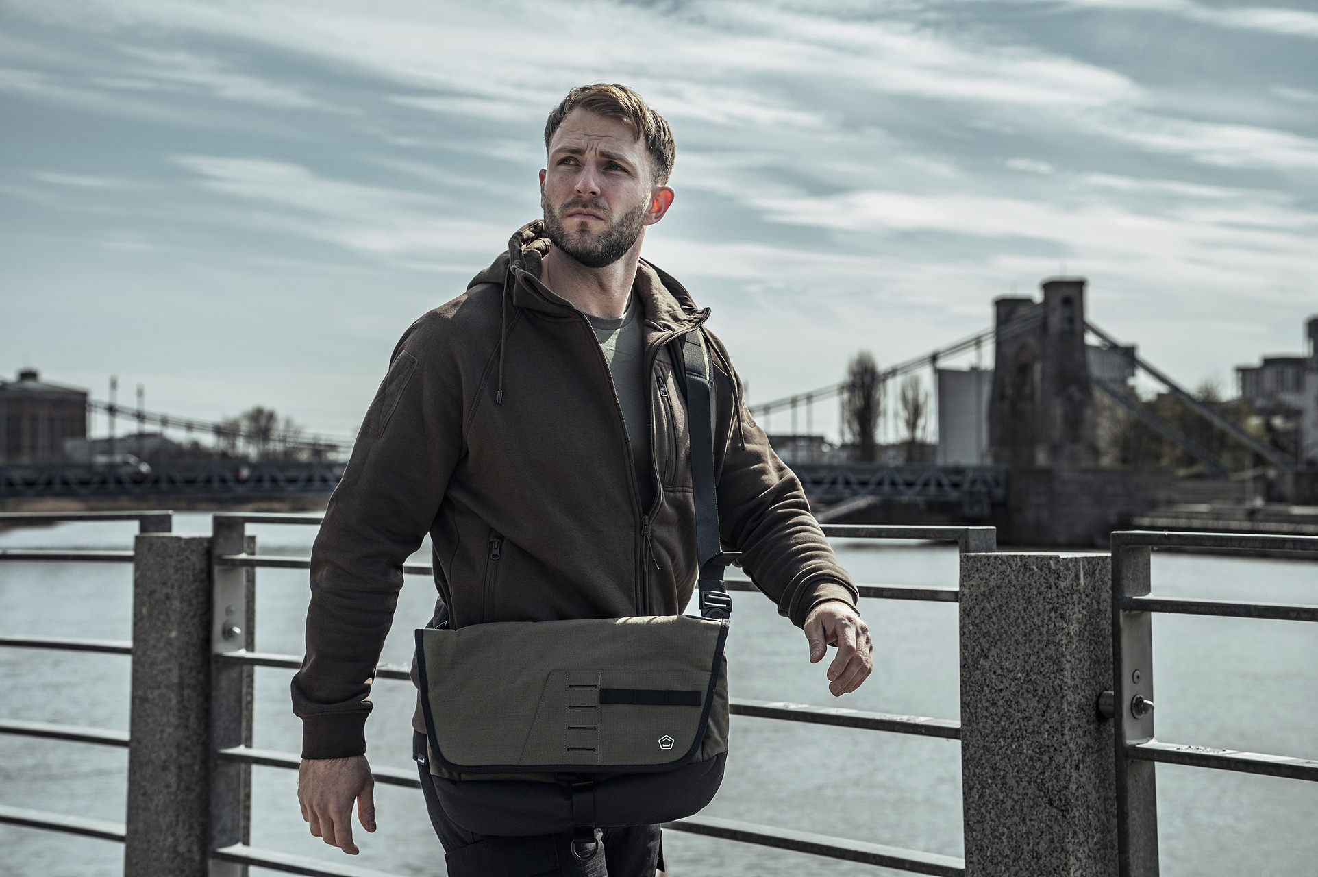 Taška přes rameno Pentagon Consul Side Messenger Bag 13,4 l - RAL7013