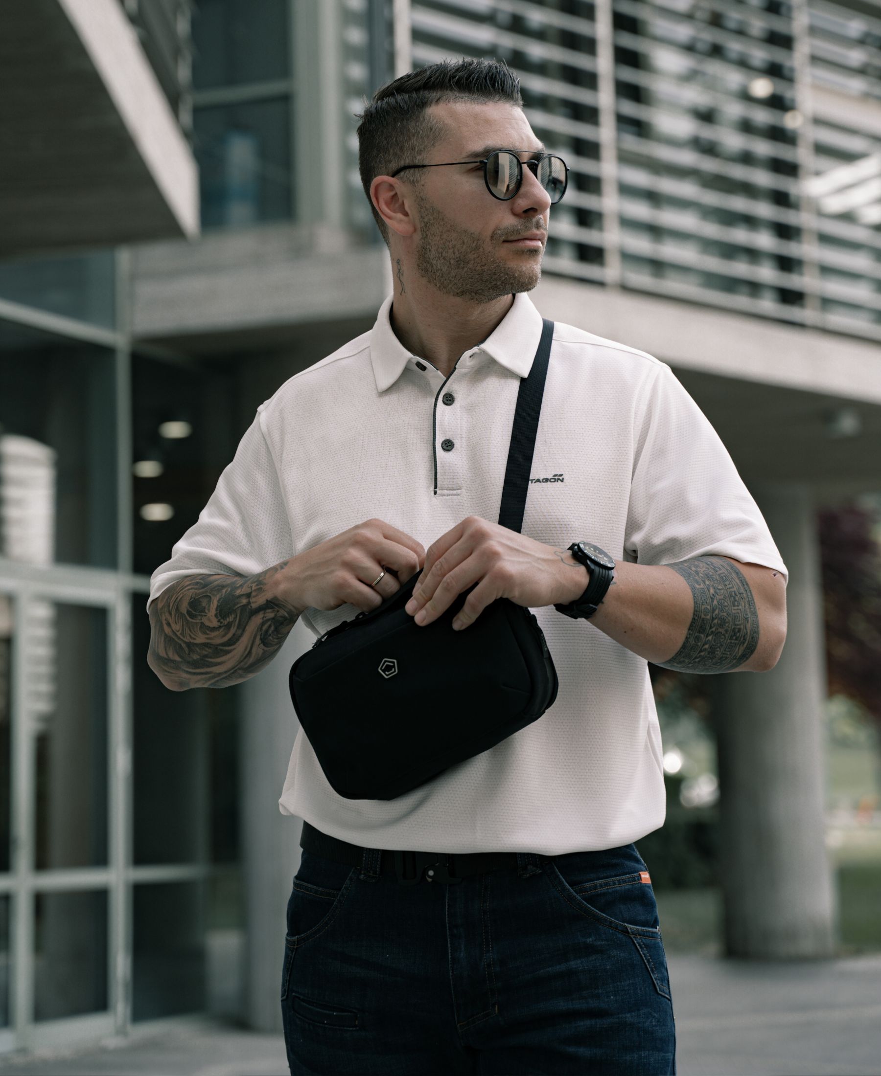 Taška přes rameno Pentagon Consul Horizontal Sling Pouch - Black