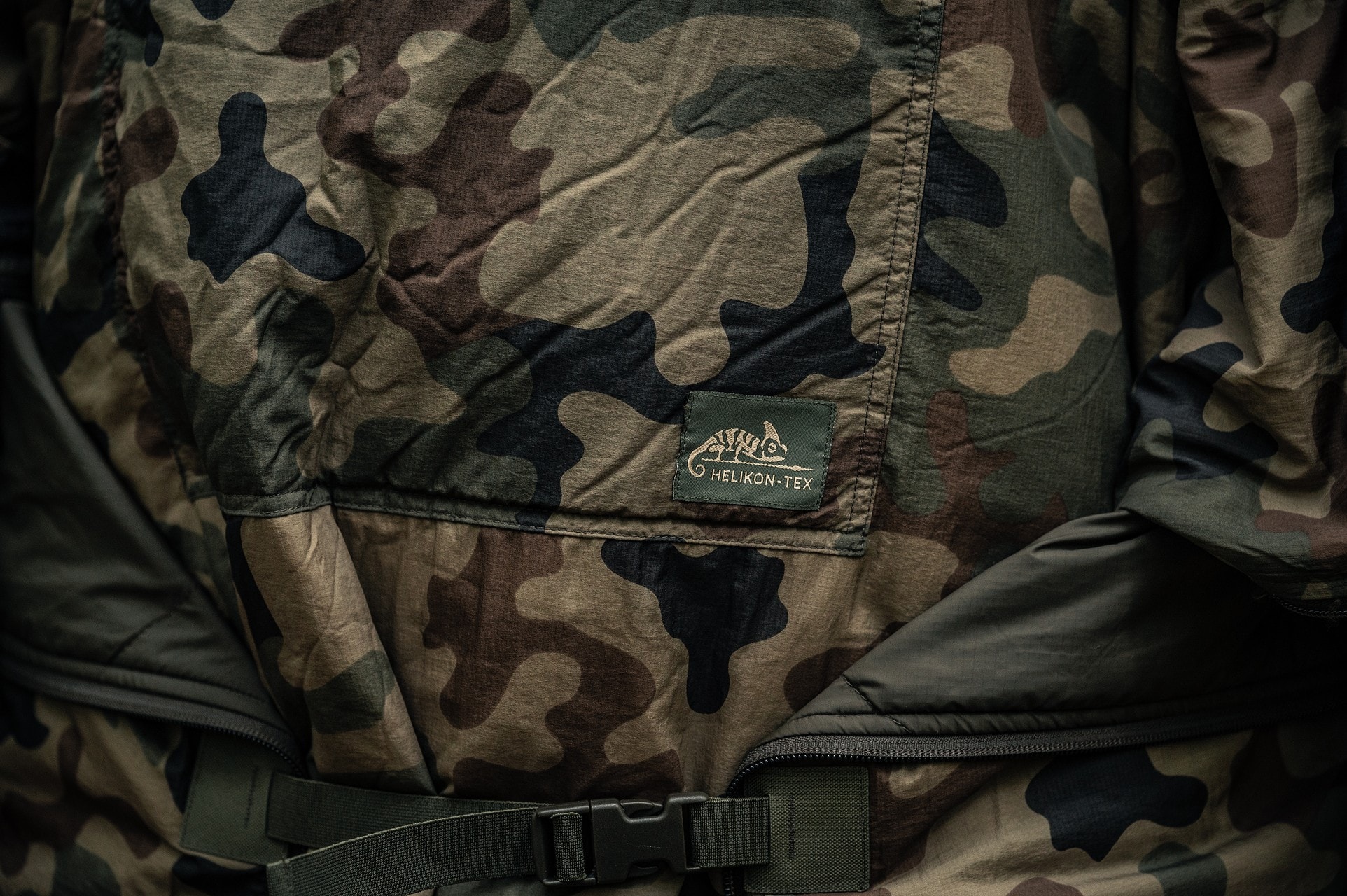 Pončo Helikon-Tex Swagman Roll Climashield Apex se spacím vakem – wz.93 Pantera PL Woodland