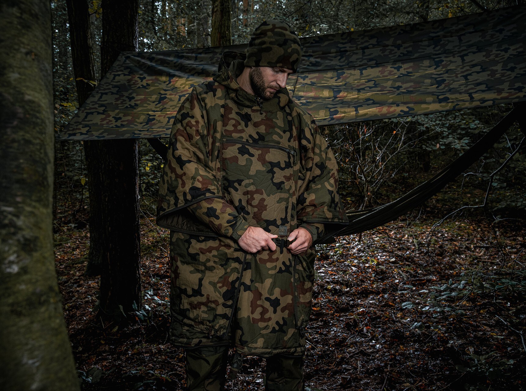 Pončo Helikon-Tex Swagman Roll Climashield Apex se spacím vakem – wz.93 Pantera PL Woodland
