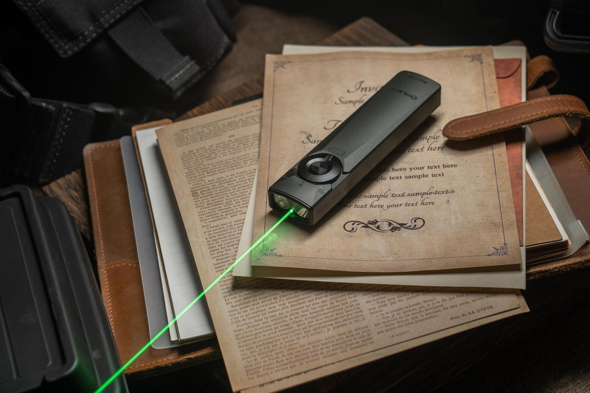 Svítilna s laserovým ukazatelem Olight Arkfeld Ultra UV Cool White Olive Grey - 1400 lumenů