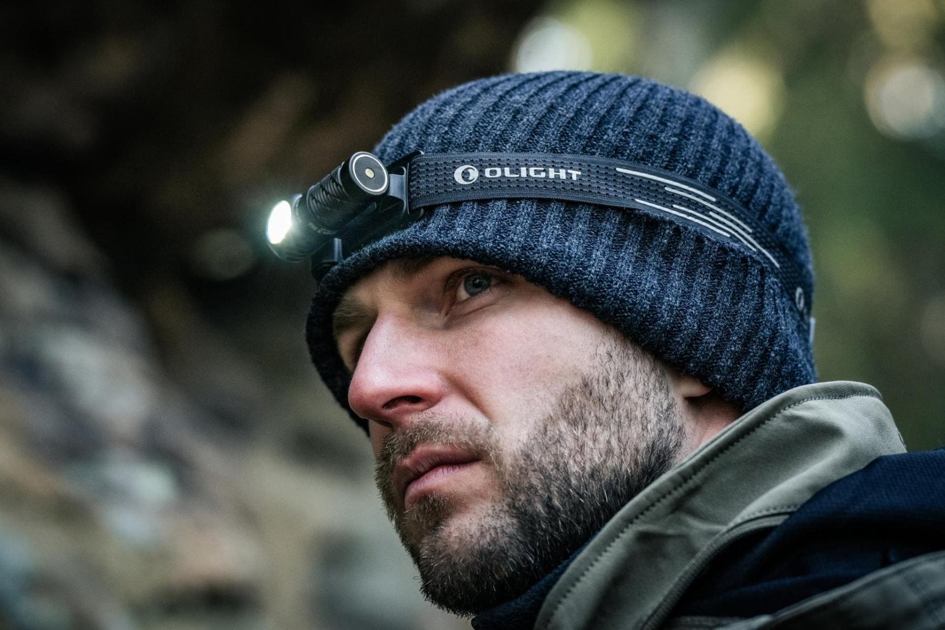 Svítilna čelová a úhlová Olight Perun 3 Mini Cool White Black s páskem - 1250 lumenů