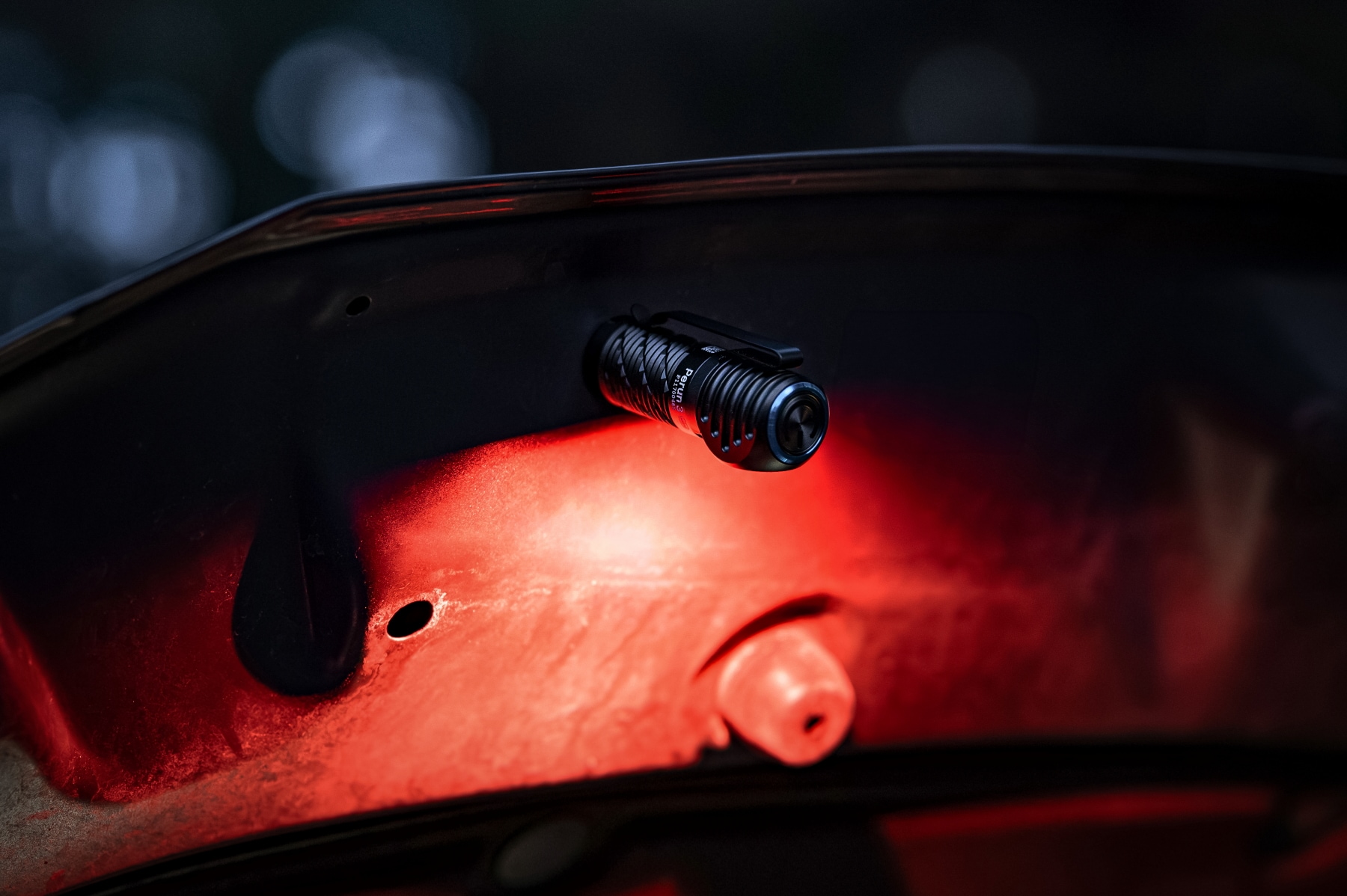 Svítilna čelová a úhlová Olight Perun 3 Mini HCRI Neutral White Black s páskem - 920 lumenů