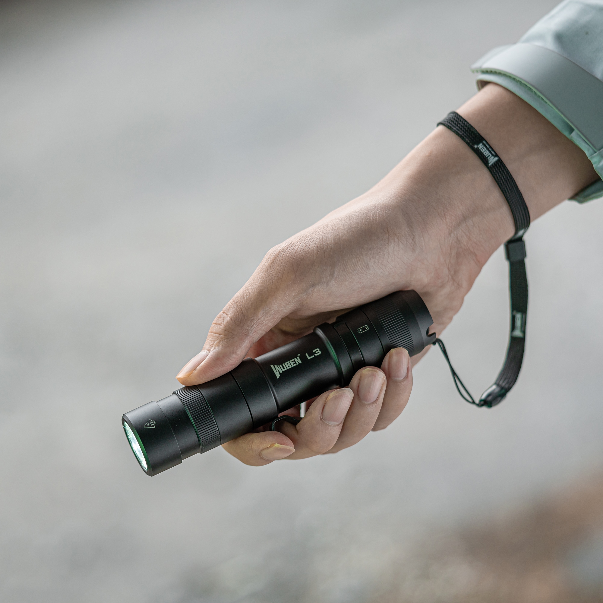 Svítilna Wuben L3 Black s funkcí powerbanky - 3000 lumenů
