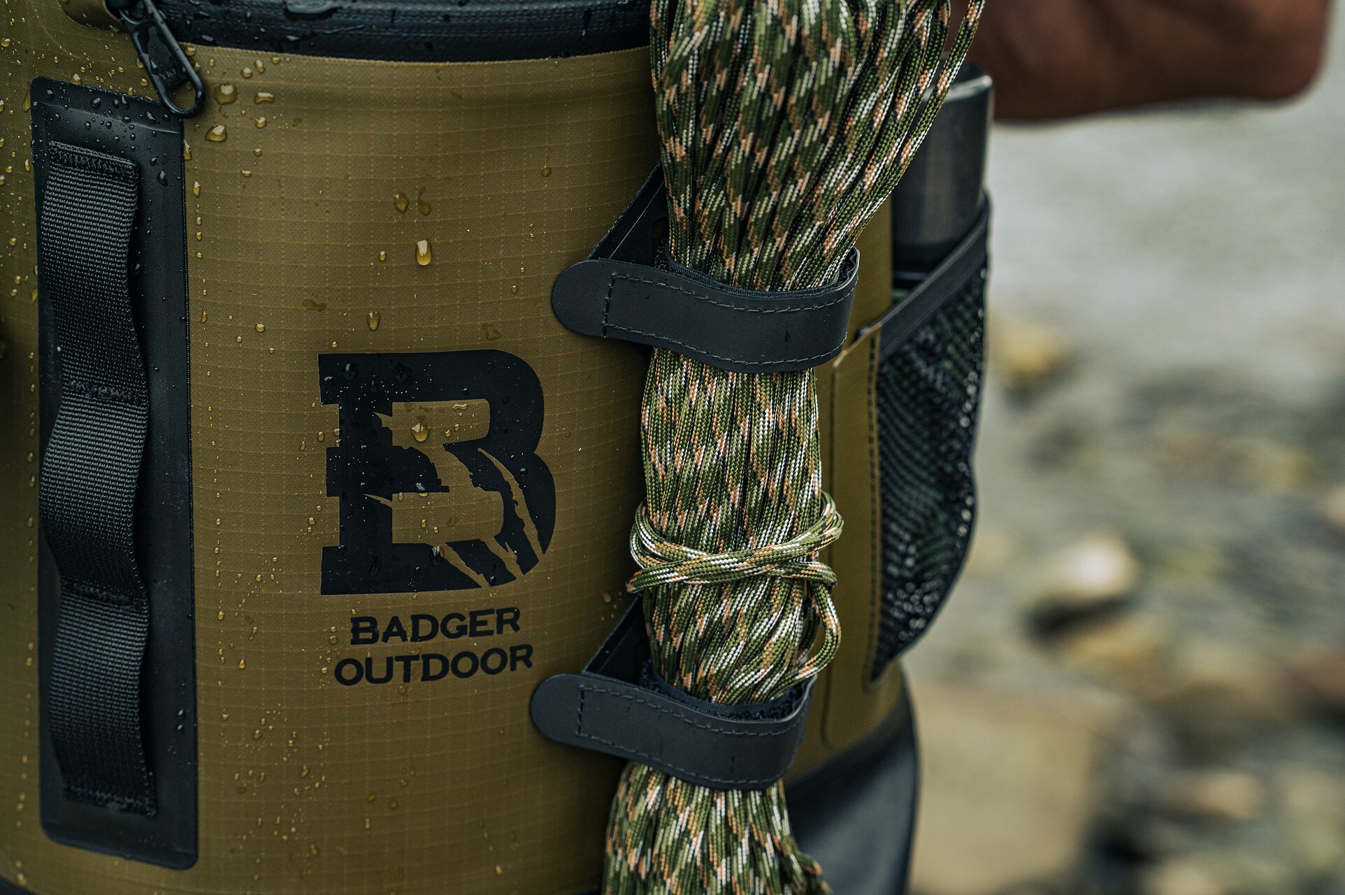 Vodotěsný batoh Badger Outdoor TPU 20 l – Military Green