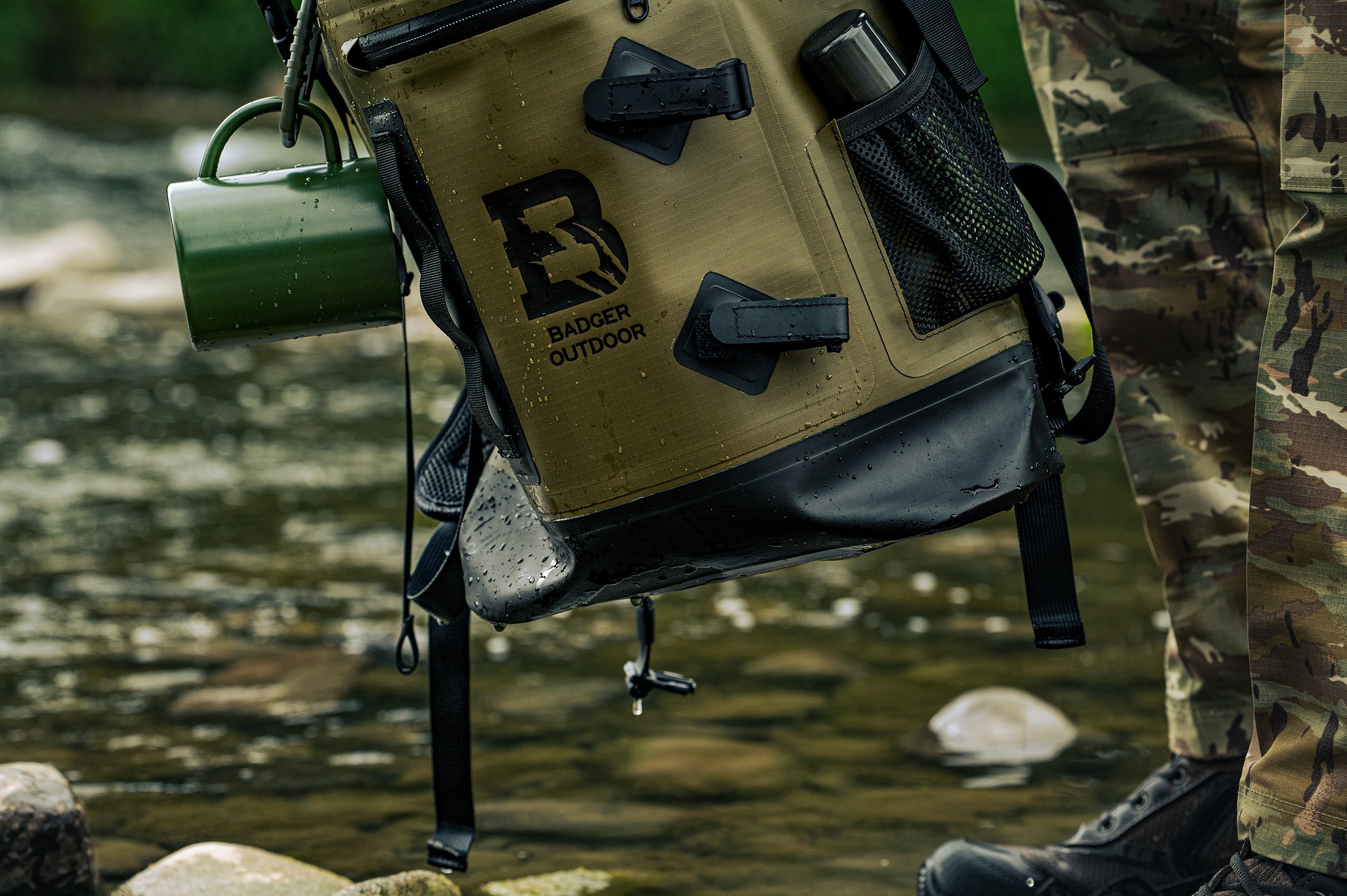 Vodotěsný batoh Badger Outdoor TPU 20 l – Military Green