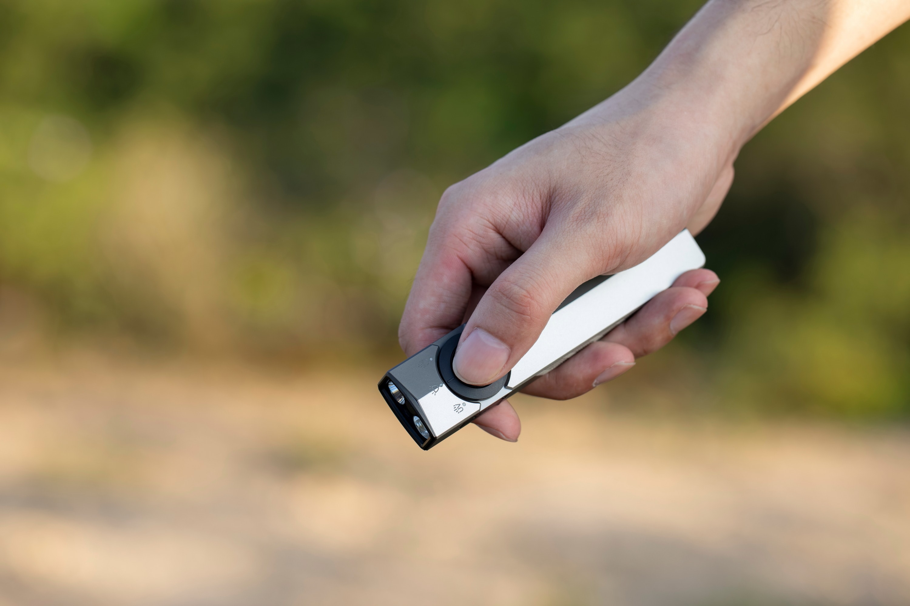 Svítilna Olight ArkPro Class 1 Cool White Silver Graphite - 1500 lumenů