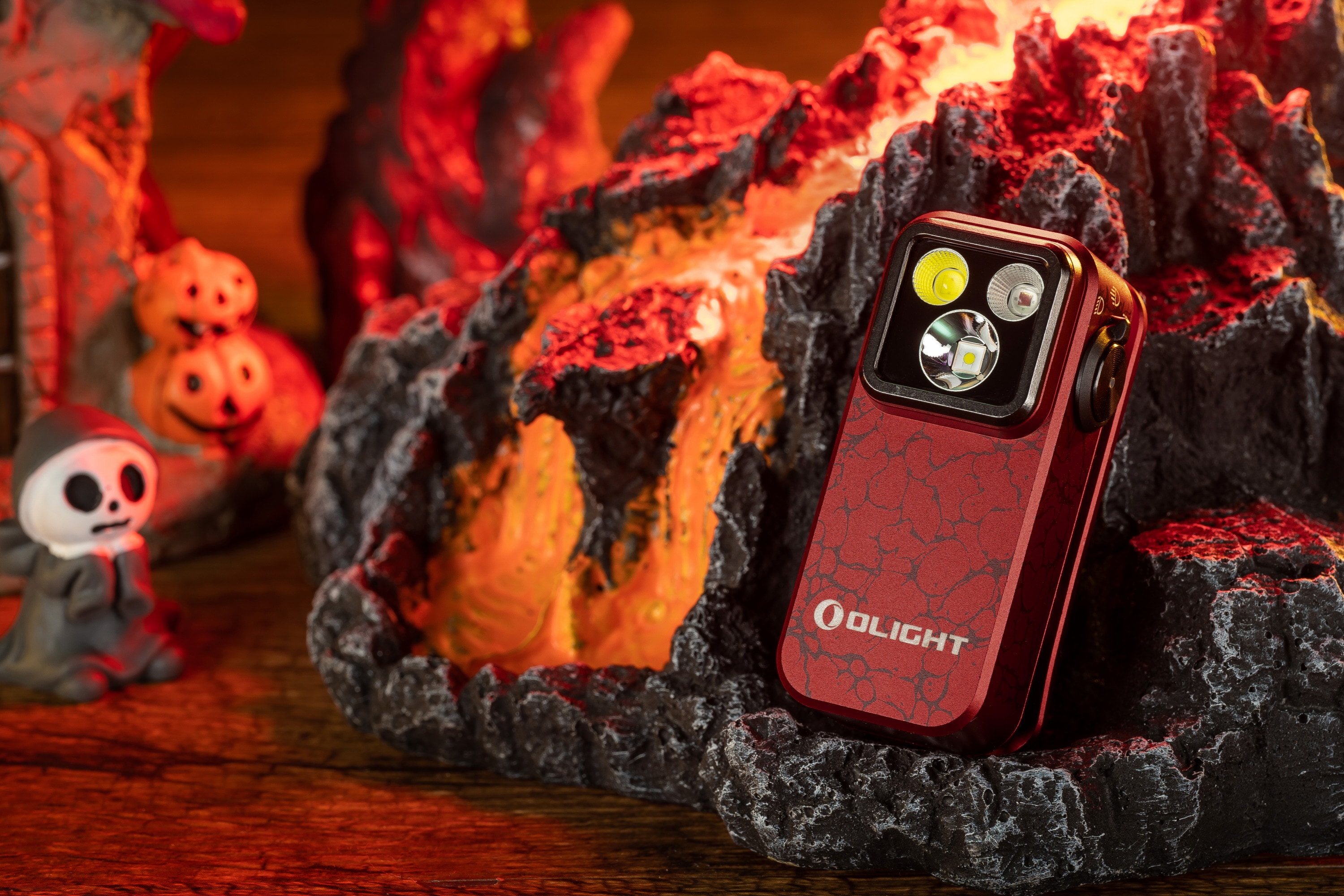 Akumulátorová svítilna Olight Oclip Pro Molten Lava - 500 lumenů