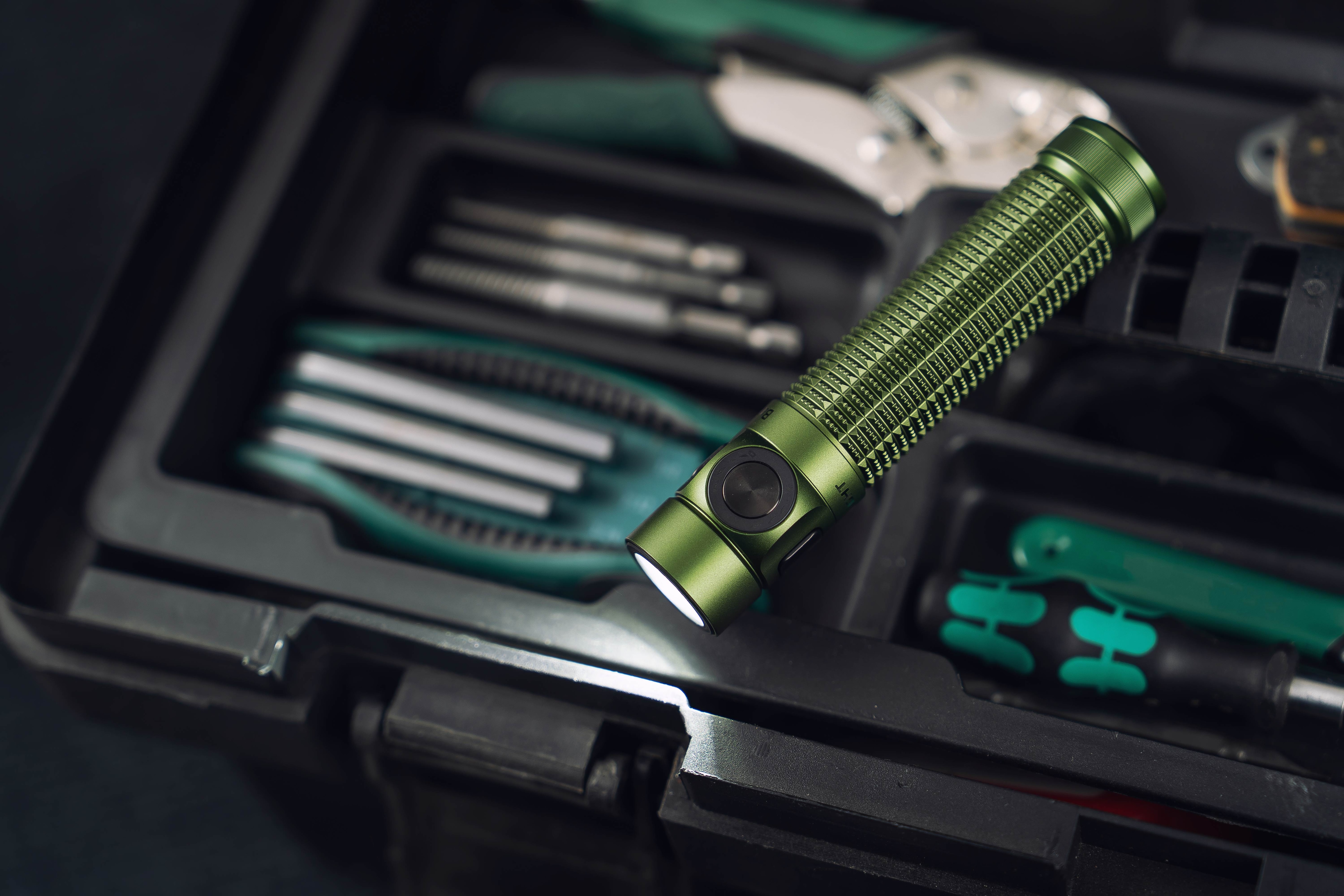 Svítilna Olight Baton 4 Pro OD Green – 1600 lumenů