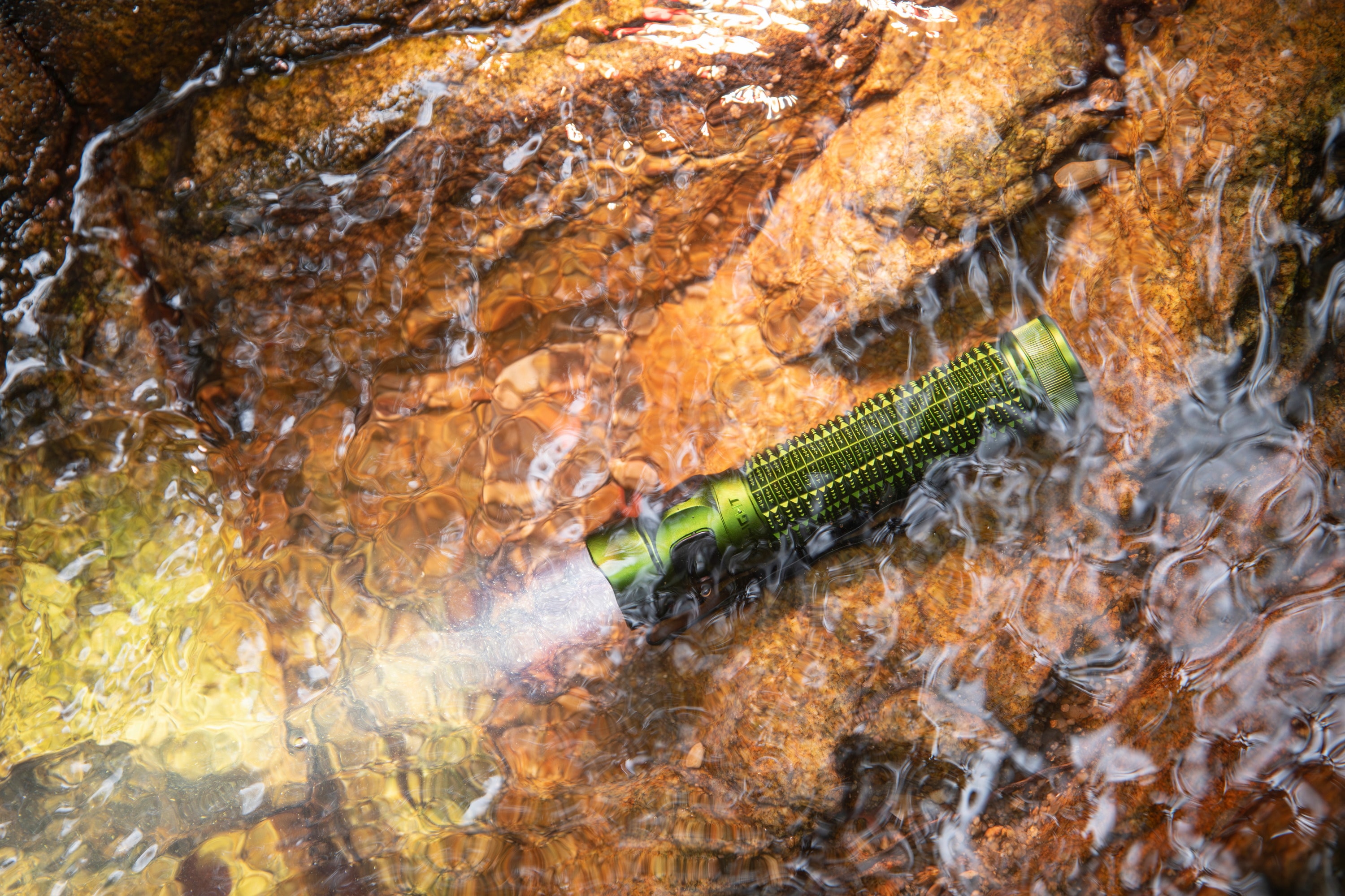 Svítilna Olight Baton 4 Pro OD Green – 1600 lumenů