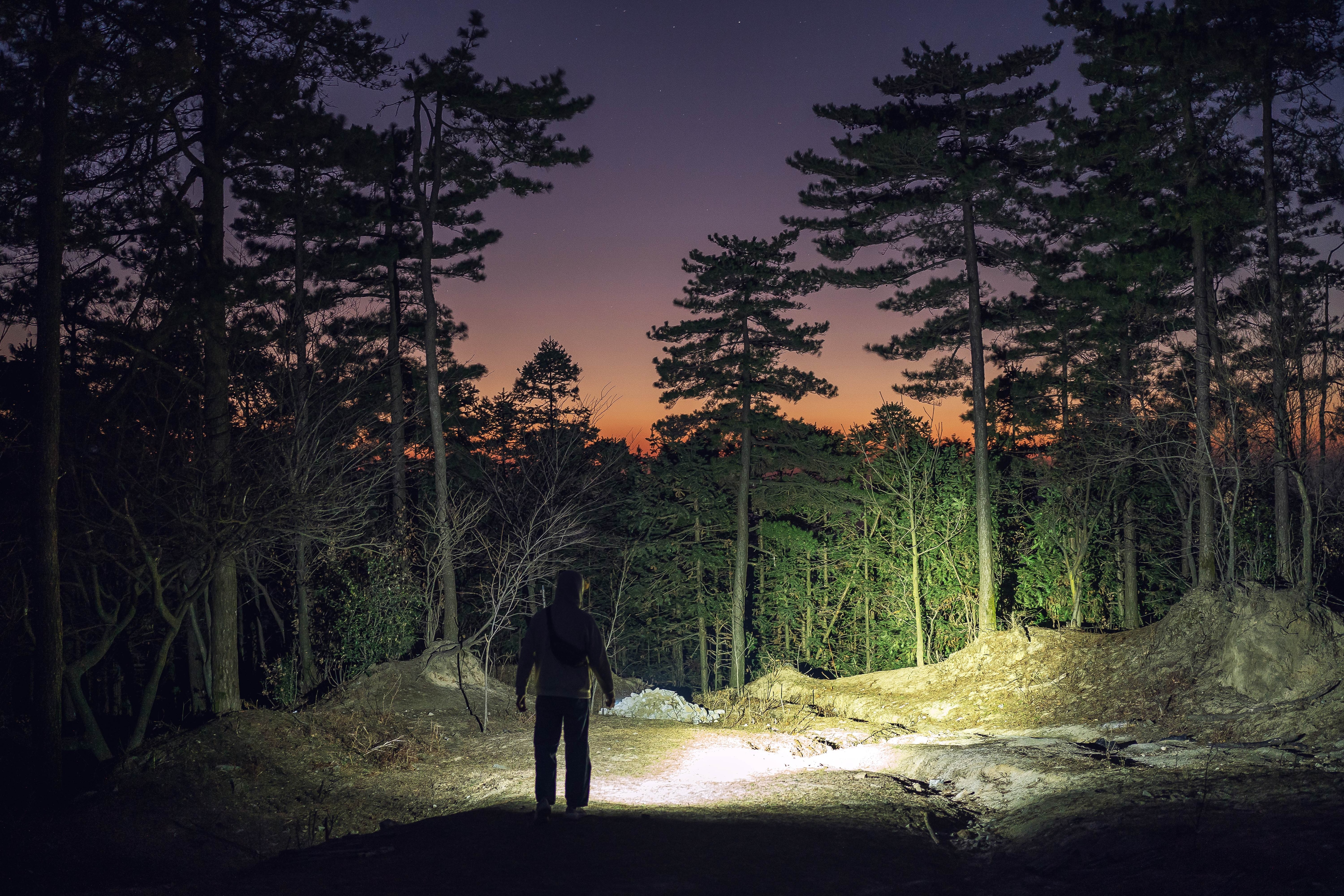 Svítilna Olight Baton 4 Pro Orange – 1600 lumenů