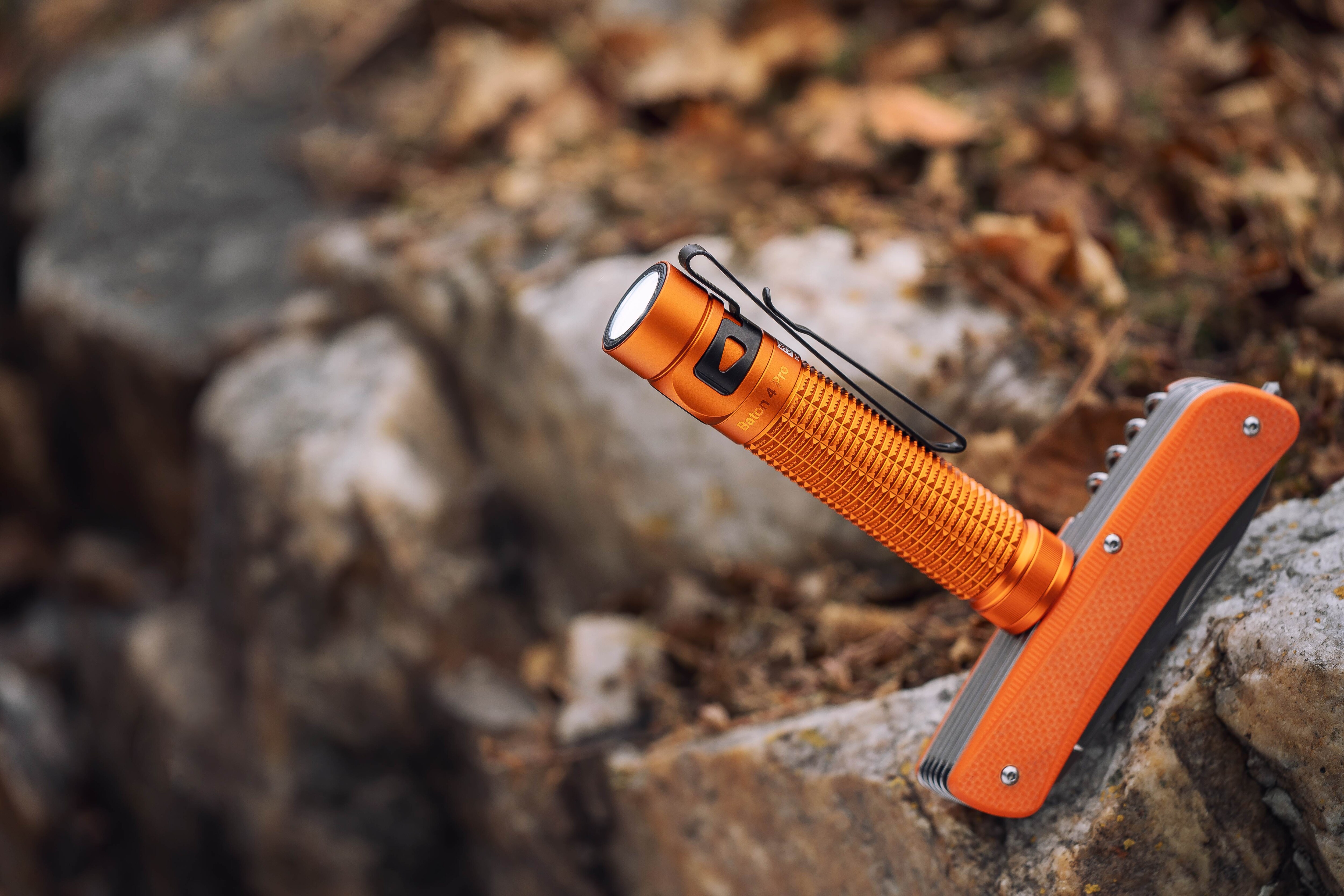 Svítilna Olight Baton 4 Pro Orange – 1600 lumenů