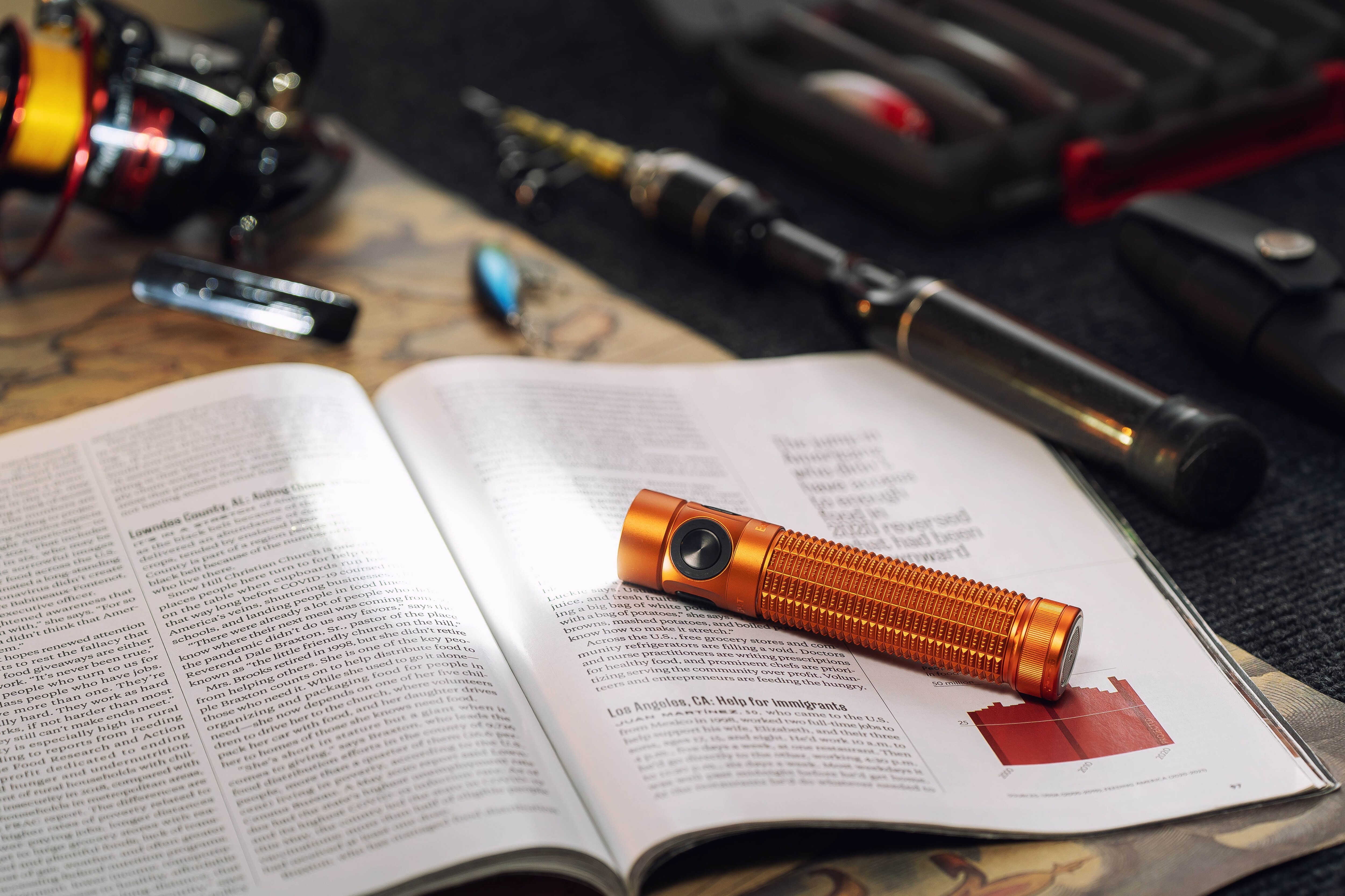 Svítilna Olight Baton 4 Pro Orange – 1600 lumenů