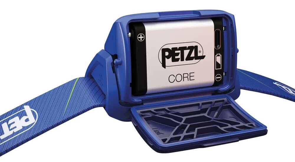 Svítilna čelová Petzl Tikka Core Blue - 450 lumenů