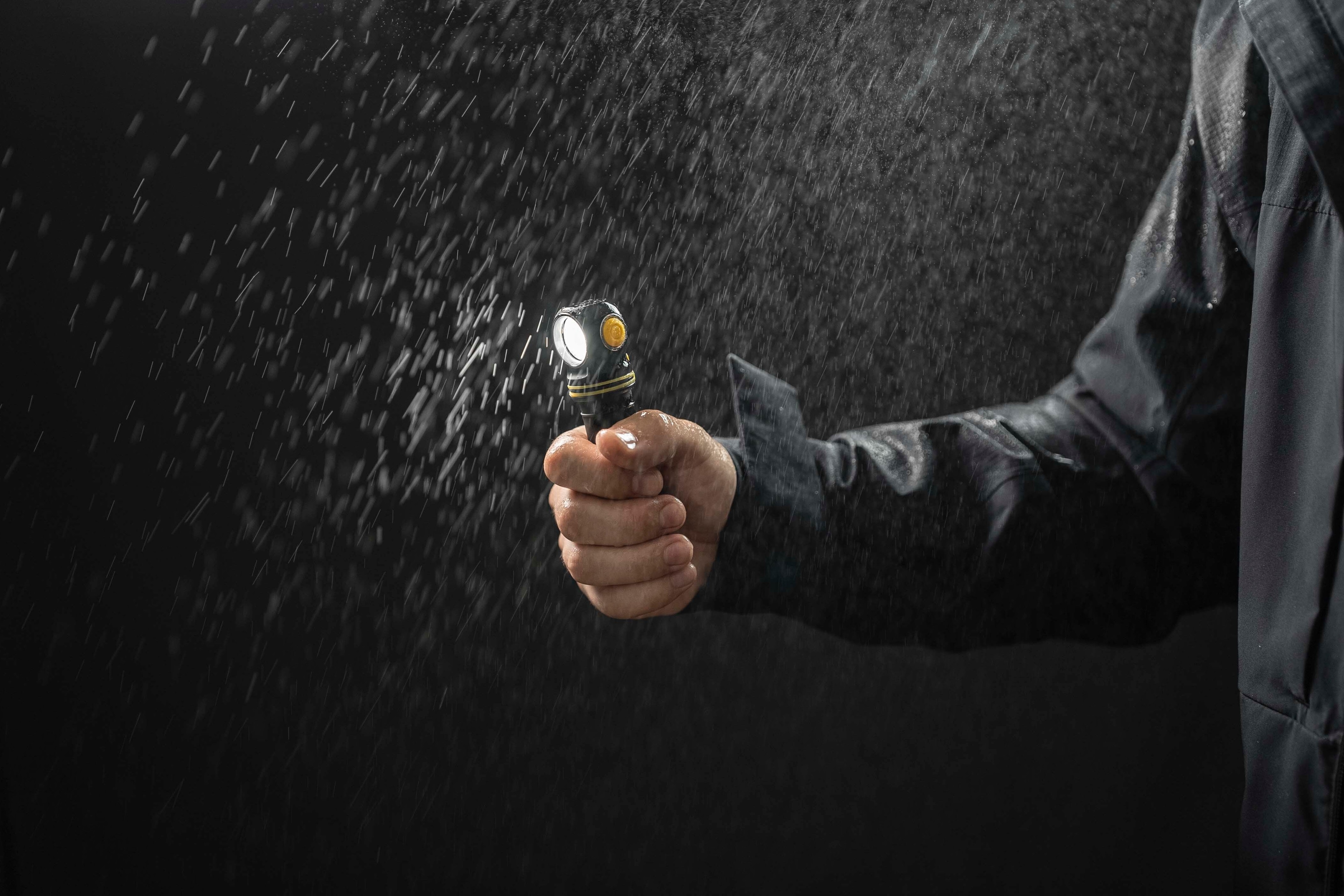 Čelová a úhlová svítilna Armytek Elf C2 Max USB-C White - 4500 lumenů