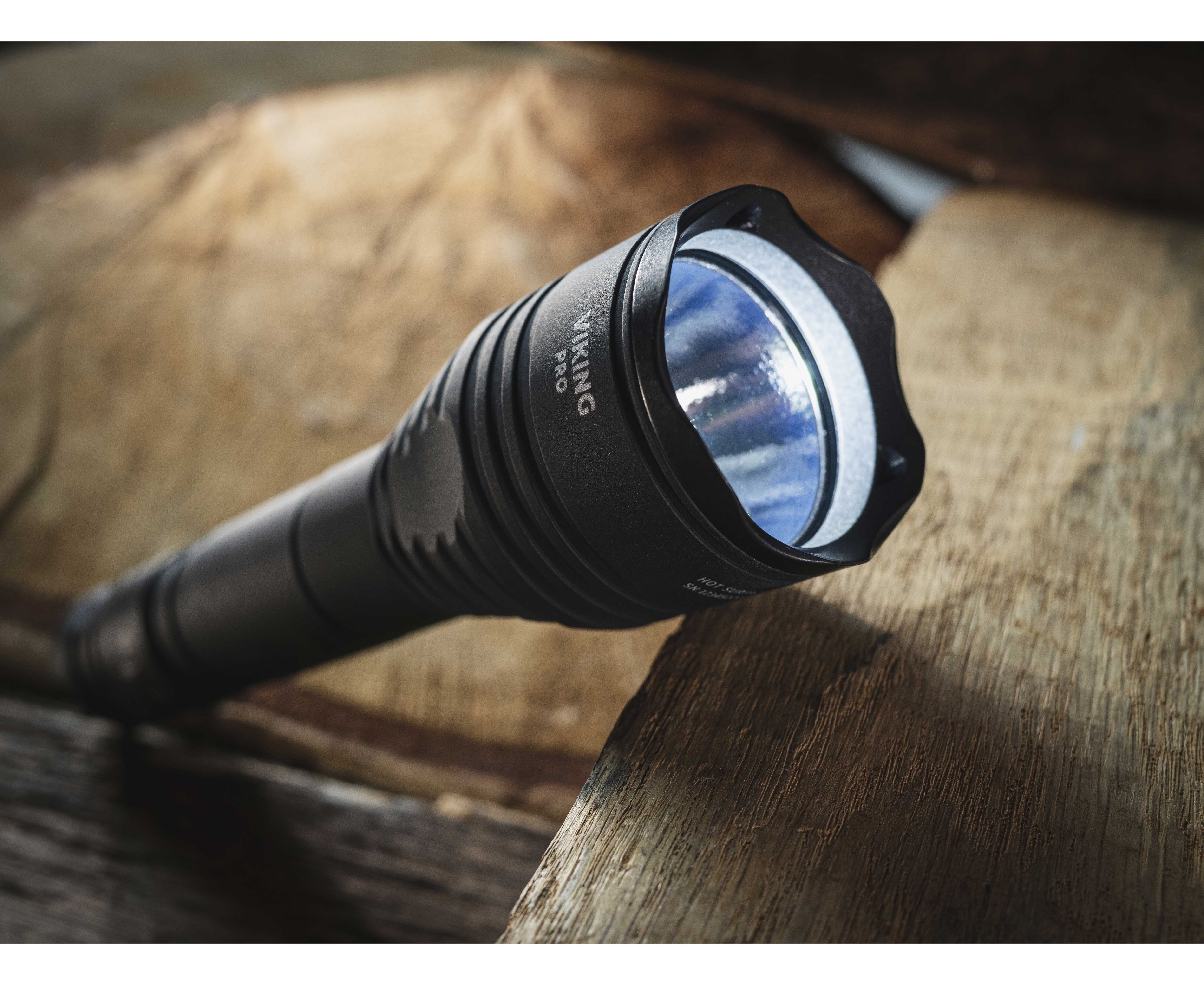 Svítilna Armytek Viking Pro Magnet USB White - 2200 lumenů