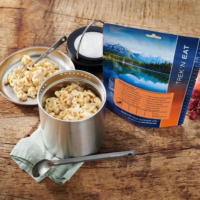 Lyofilizované jídlo Trek'n Eat – Těstoviny se sýrem a smaženou cibulí 240 g/1005 kcal