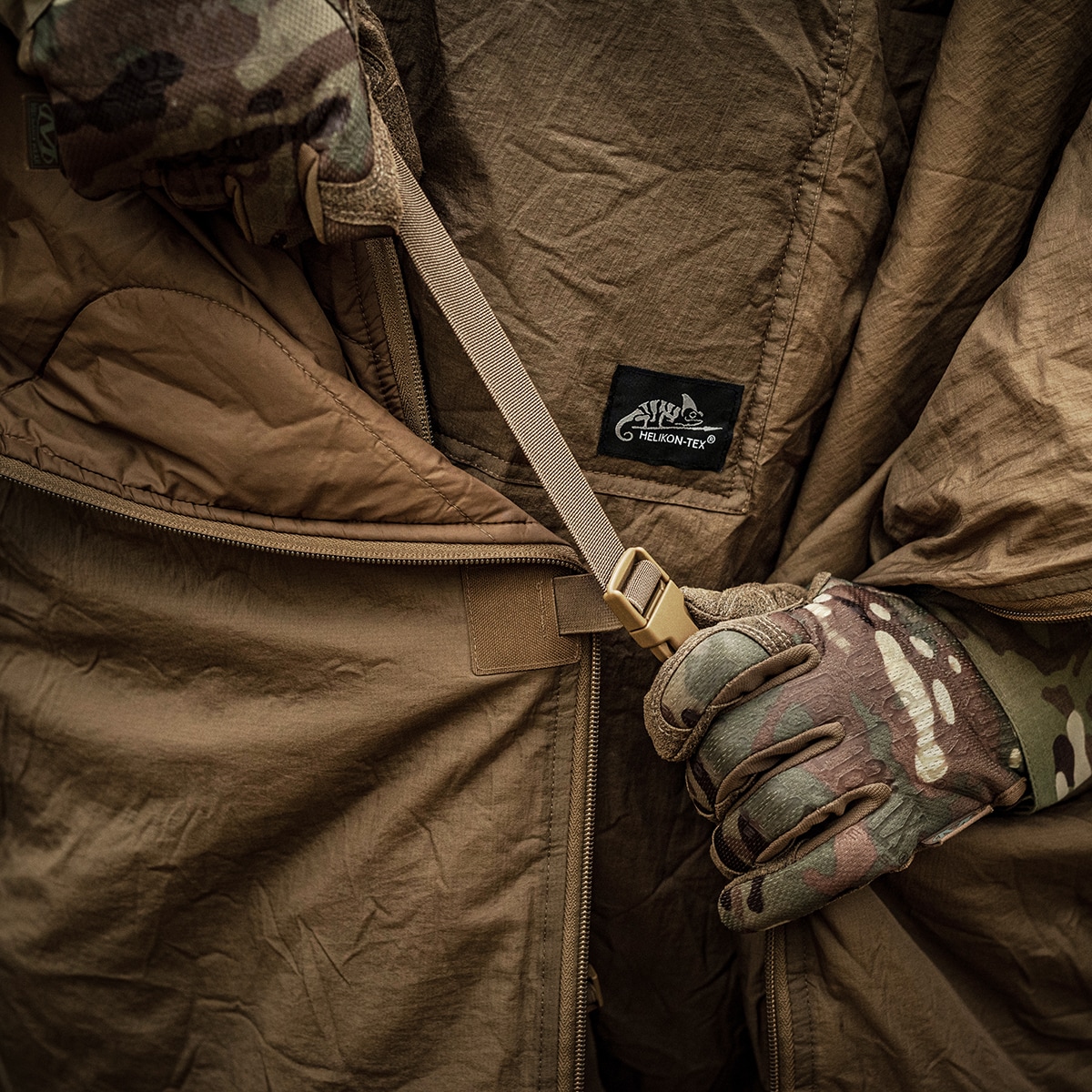 Pončo Helikon-Tex Swagman Roll Climashield Apex se spacím vakem – Coyote