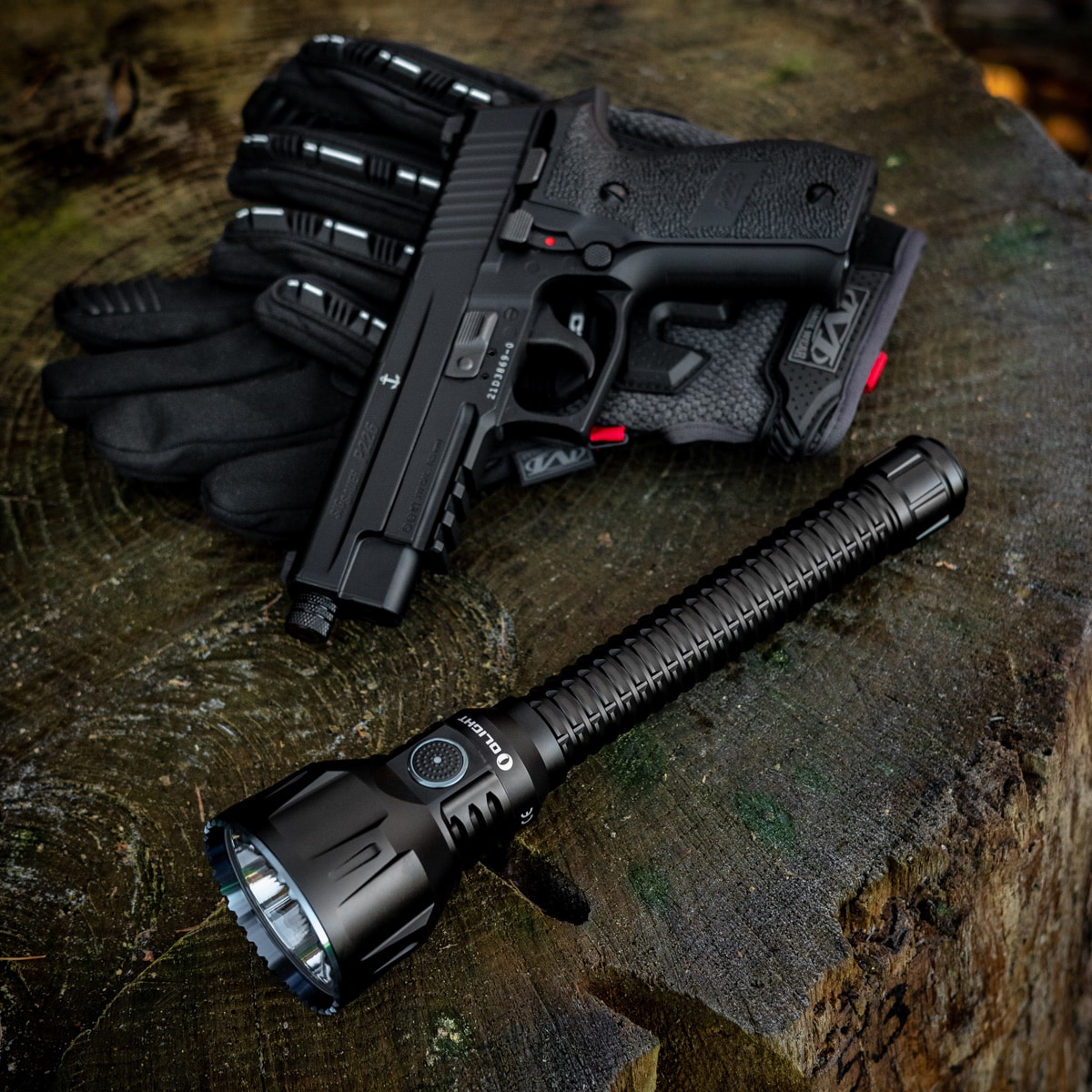 Taktická a pátrací svítilna Olight Javelot Turbo - dosah 1300 m