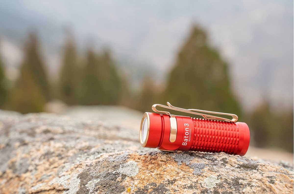 Akumulátorová svítilna Olight Baton 3 Red - 1200 lumenů