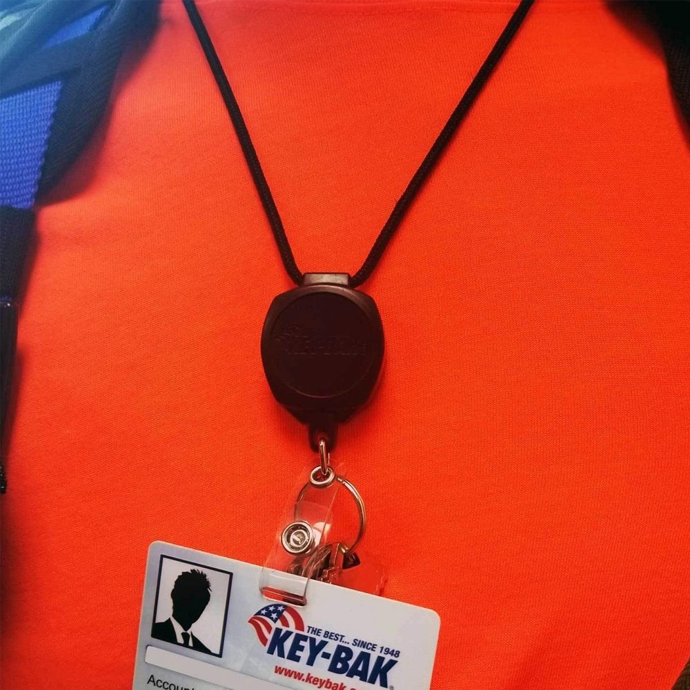 Retraktor Key-Bak Sidekick se šňůrkou a úchytem na identifikační kartu