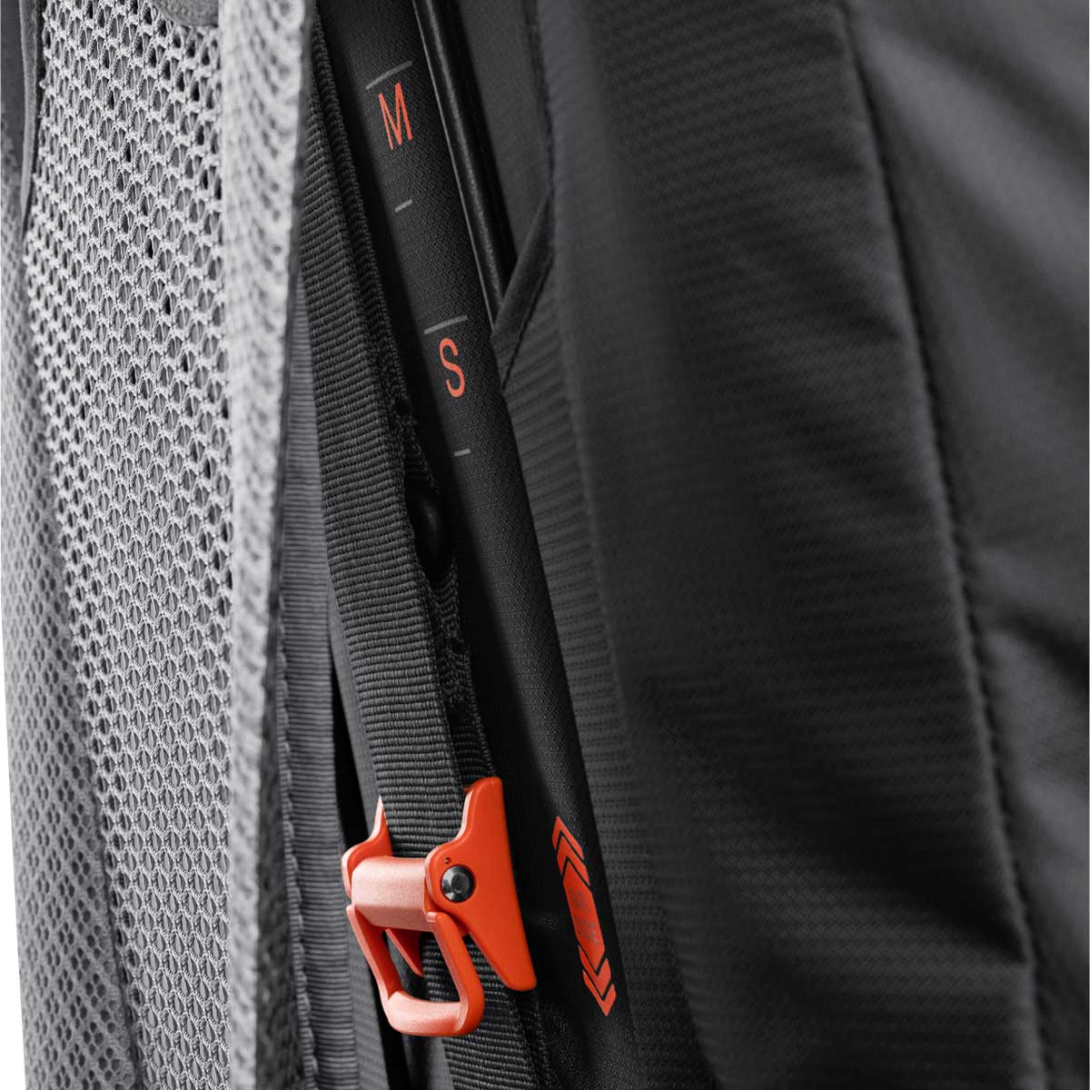 Batoh Deuter Futura Air Trek 60+10 l – Black/Graphite