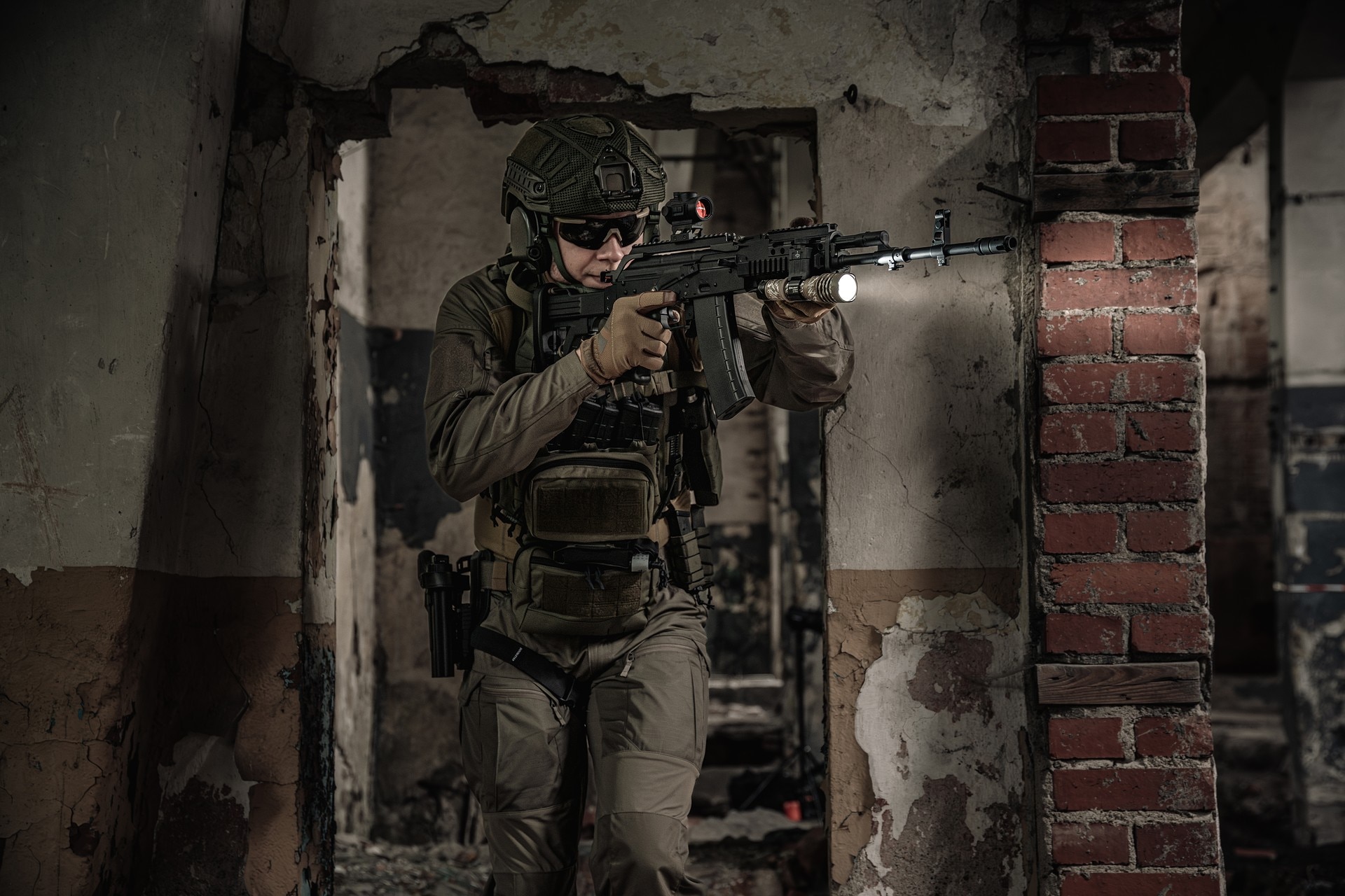 Pouzdro na lehkou balistickou helmu Maskpol LHO-01 – Ranger Green