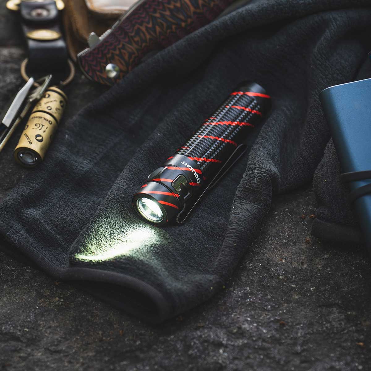 Olight - Baton 3 Pro Cool White Limited Edition - Akku-Taschenlampe - Black Lava - 1500 Lumen