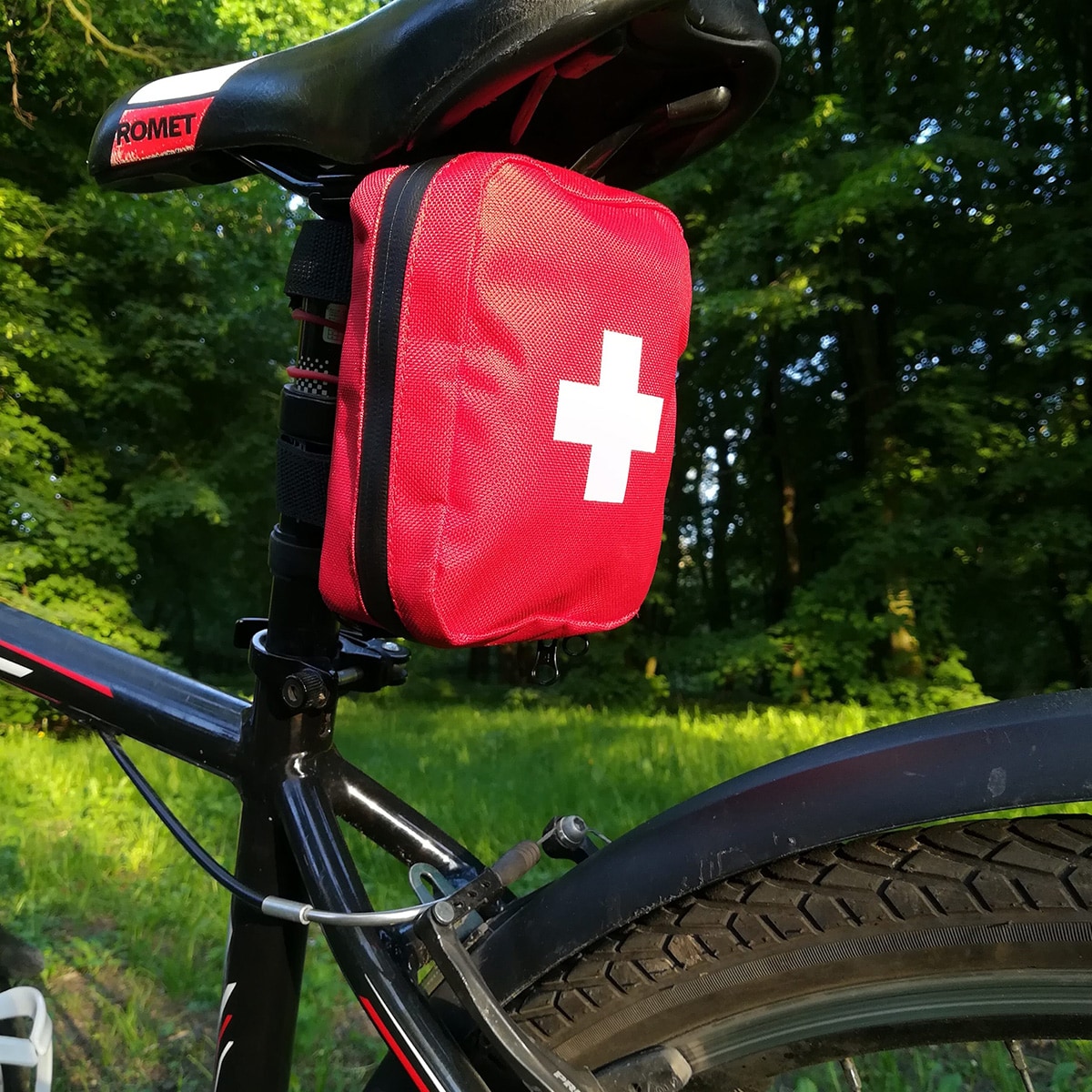 Medaid - Fahrrad- Erste-Hilfe-Set mit Zubehör Typ 250 Red - Wasserdicht