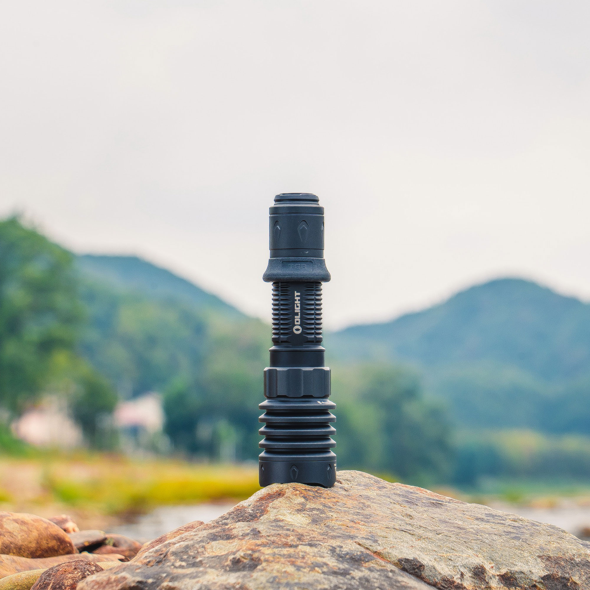 Olight - Warrior X 4 - Taktische Taschenlampe 2600 Lumen - Matte Black