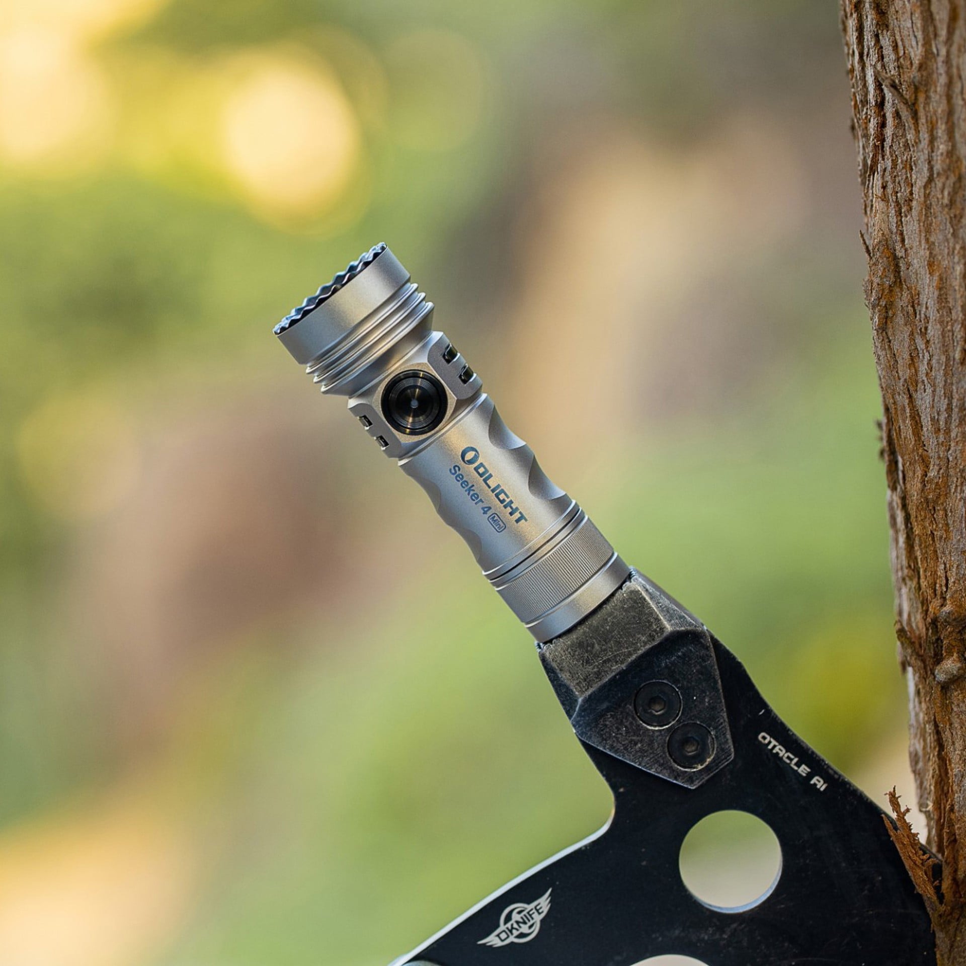 Olight - Seeker 4 Mini Cool White - Taktische Taschenlampe Limited Edition Ti - 1200 Lumen