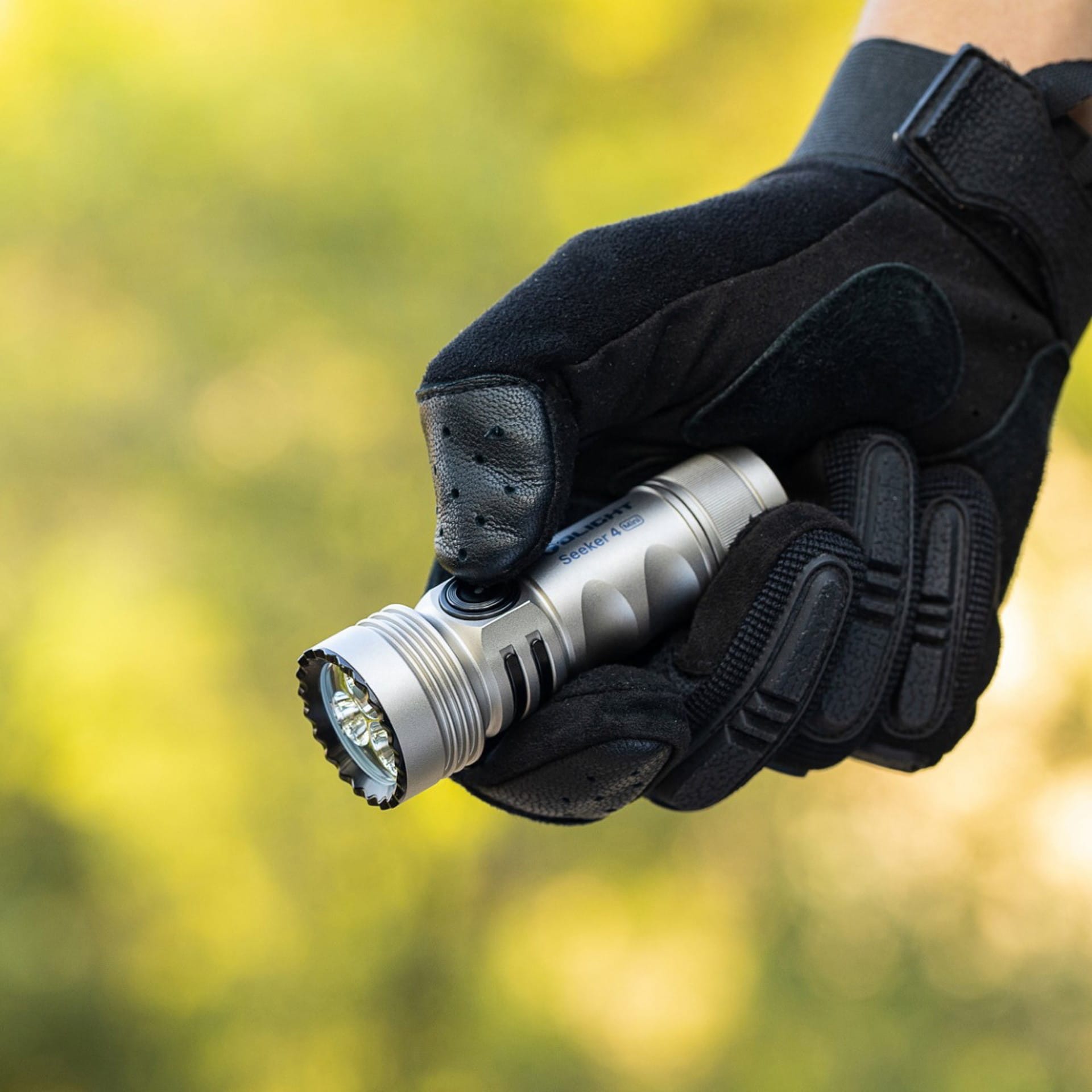 Olight - Seeker 4 Mini Cool White - Taktische Taschenlampe Limited Edition Ti - 1200 Lumen