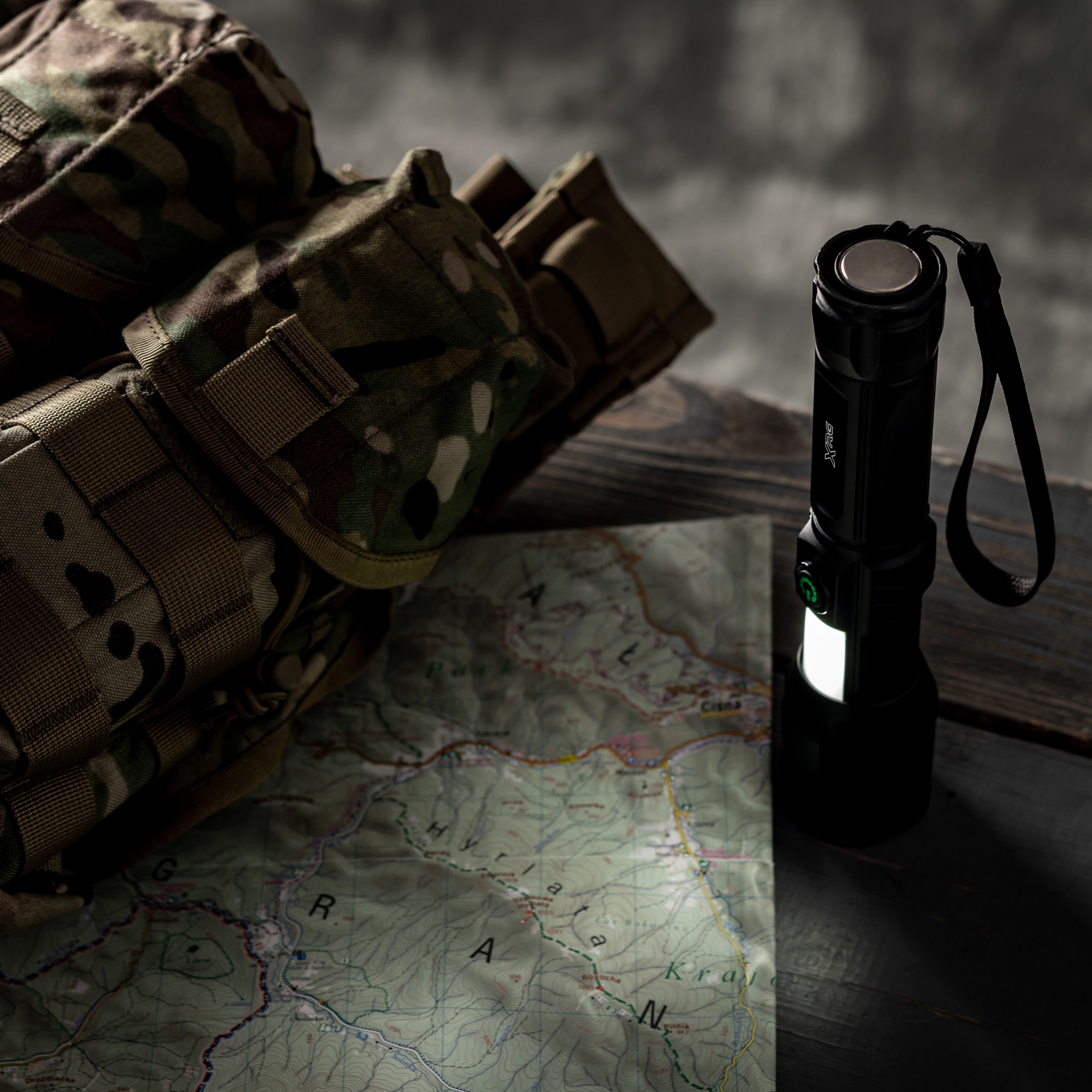 XRG - M1500 Zoom Akku Taschenlampe - 1800 Lumen