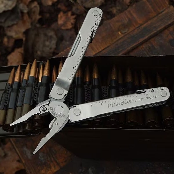 Leatherman - Super Tool 300 Multitool mit Holster