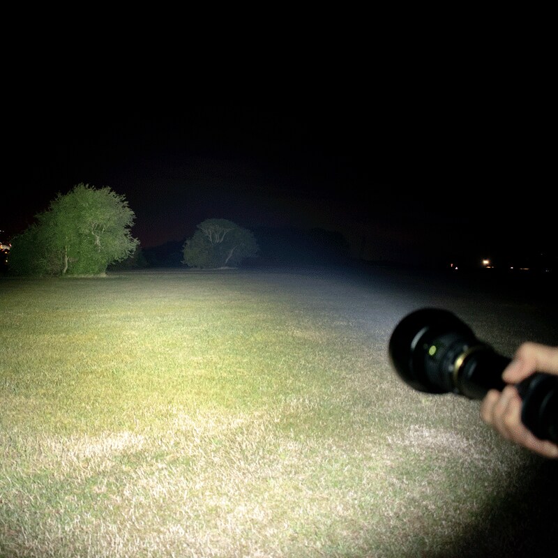 NightSearcher - Magnum Taschenlampe - 11600 Lumen
